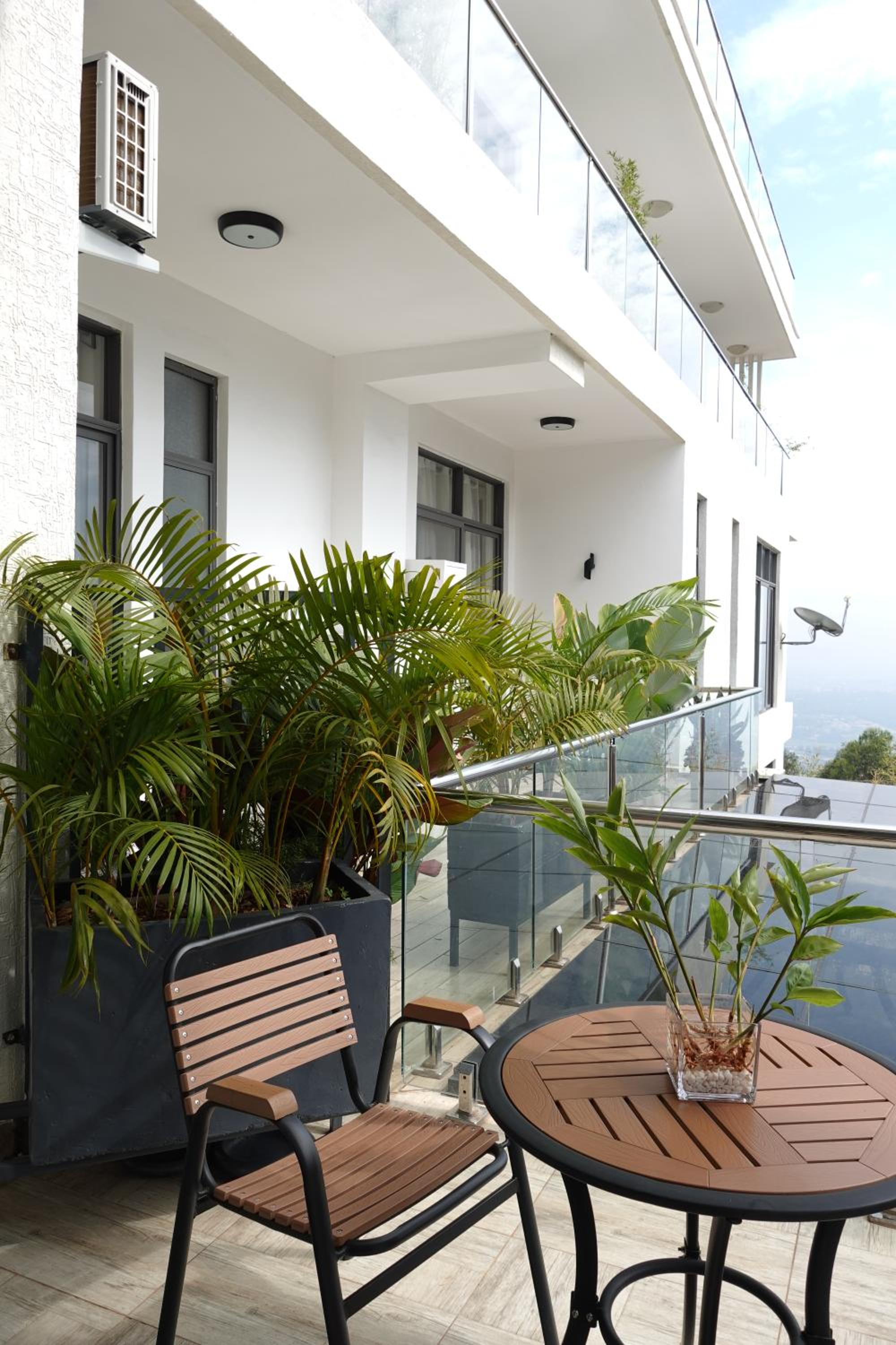 One-Bedroom Apartment with Balcony and City View photo 2