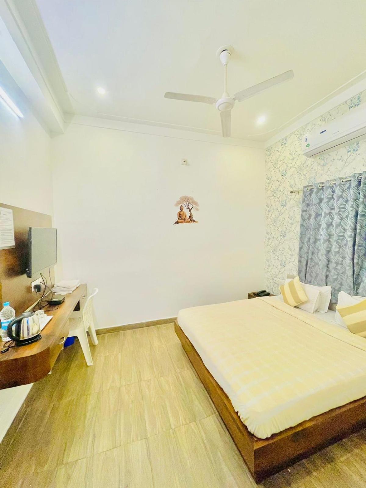 Deluxe Double Room - Photo 9