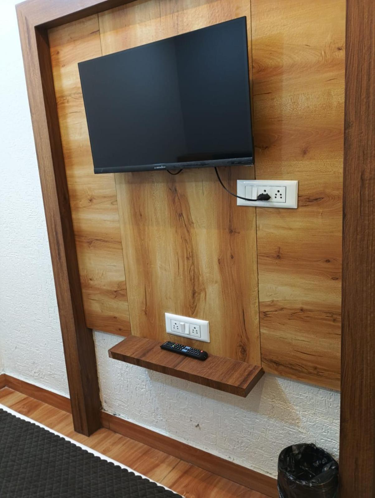 Deluxe Double Room (2 Adults + 1 Child) - Photo 16
