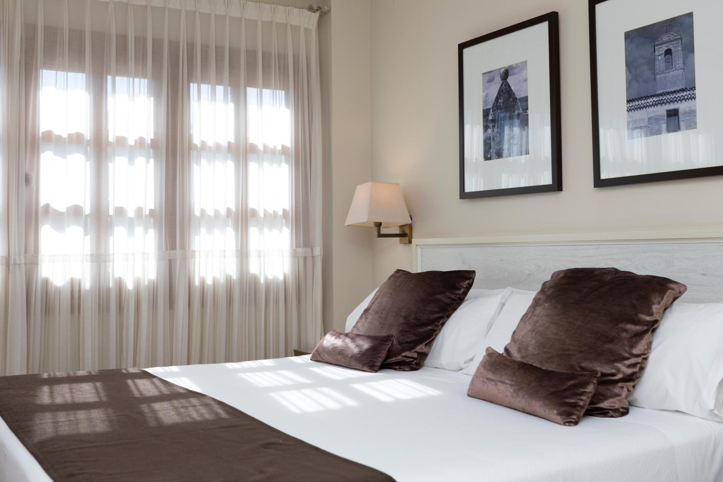 Double or Twin Room (1-2 Adults) photo 3