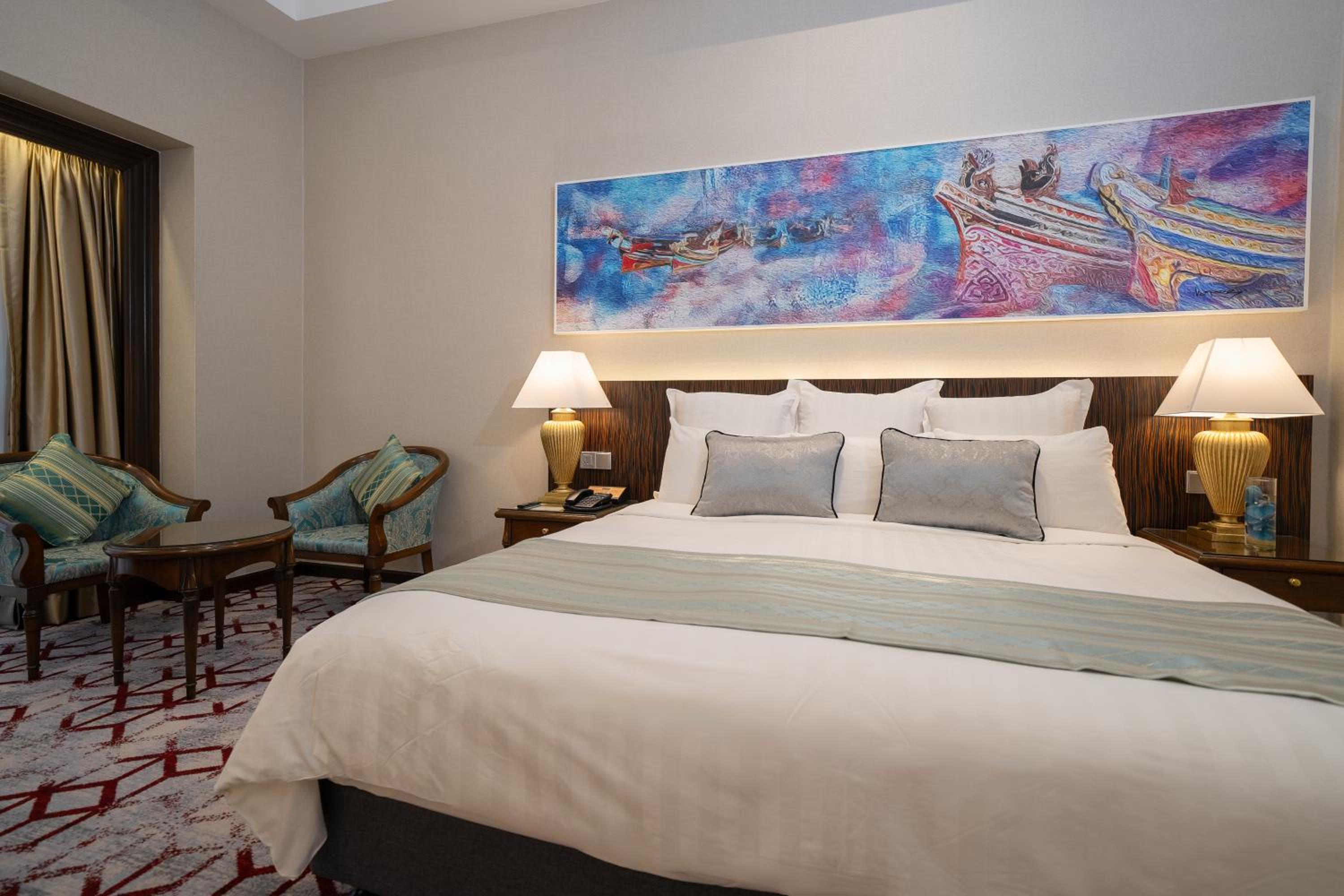 Club Deluxe King Room - Photo 5