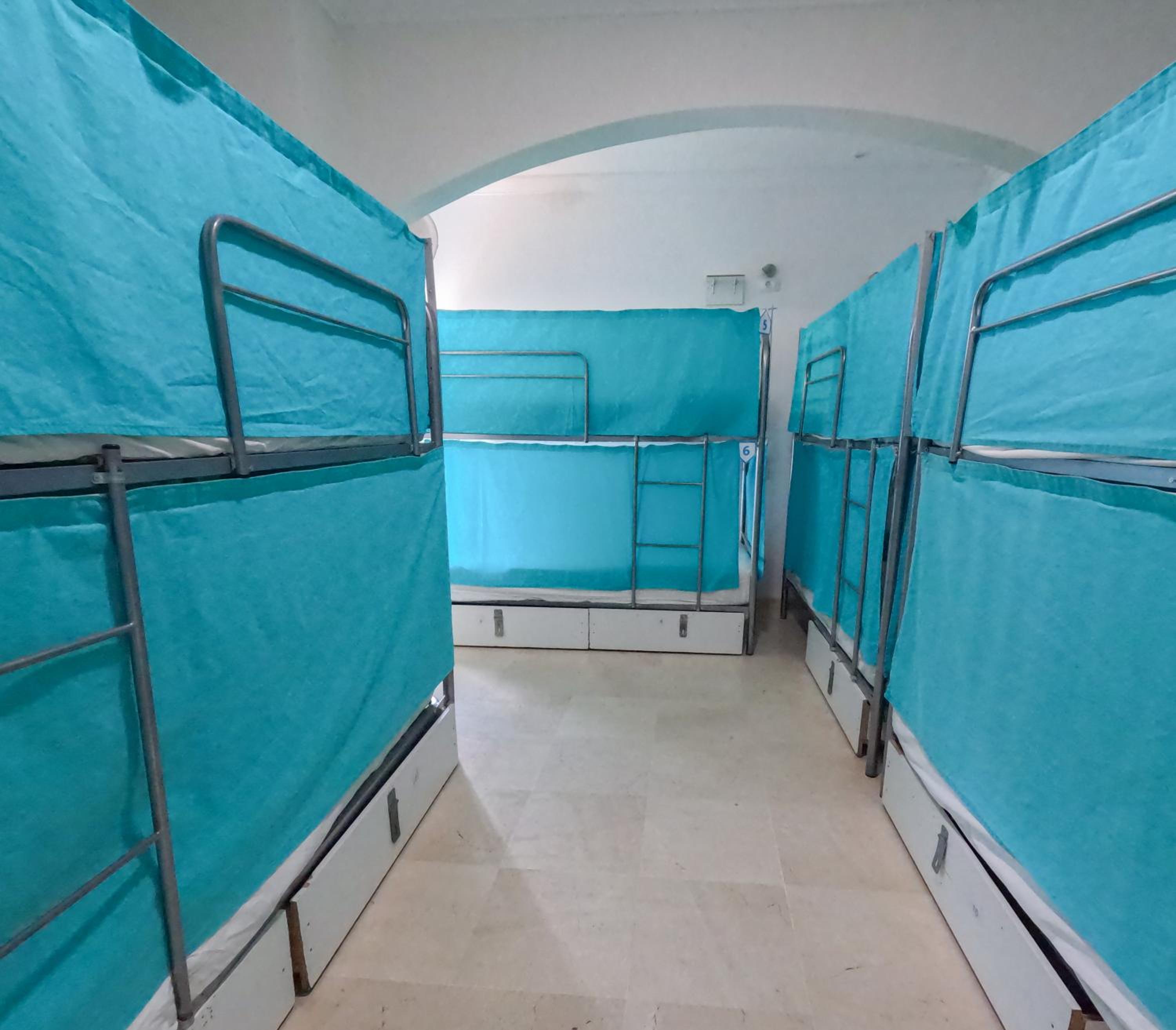 Cama en habitación compartida mixta para 10 huéspedes.