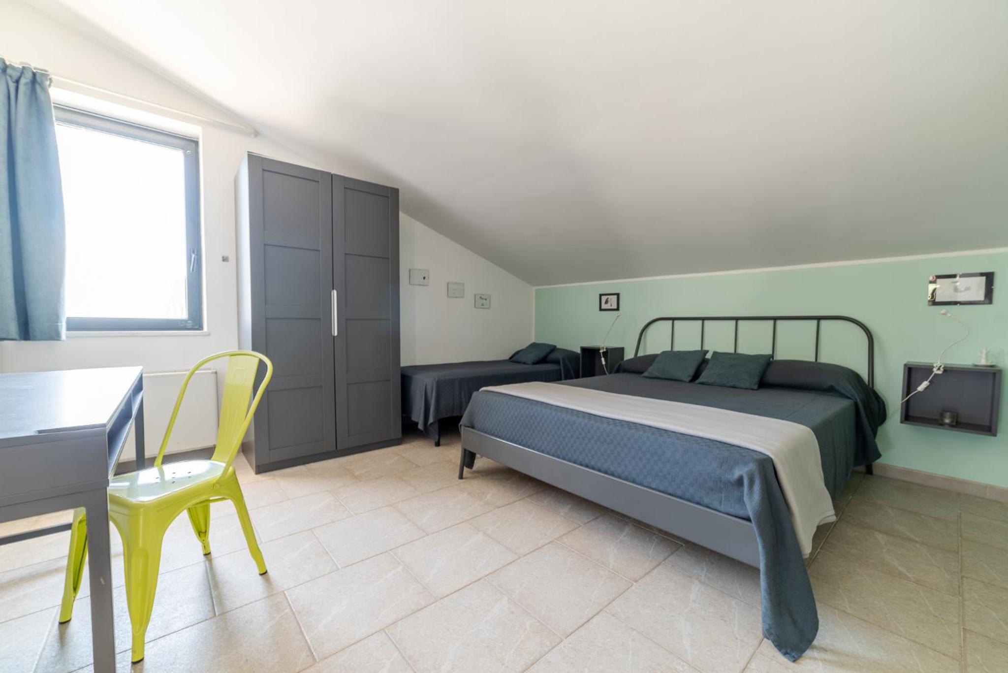 One-Bedroom Apartment with Balcony and Mountain View   photo 1