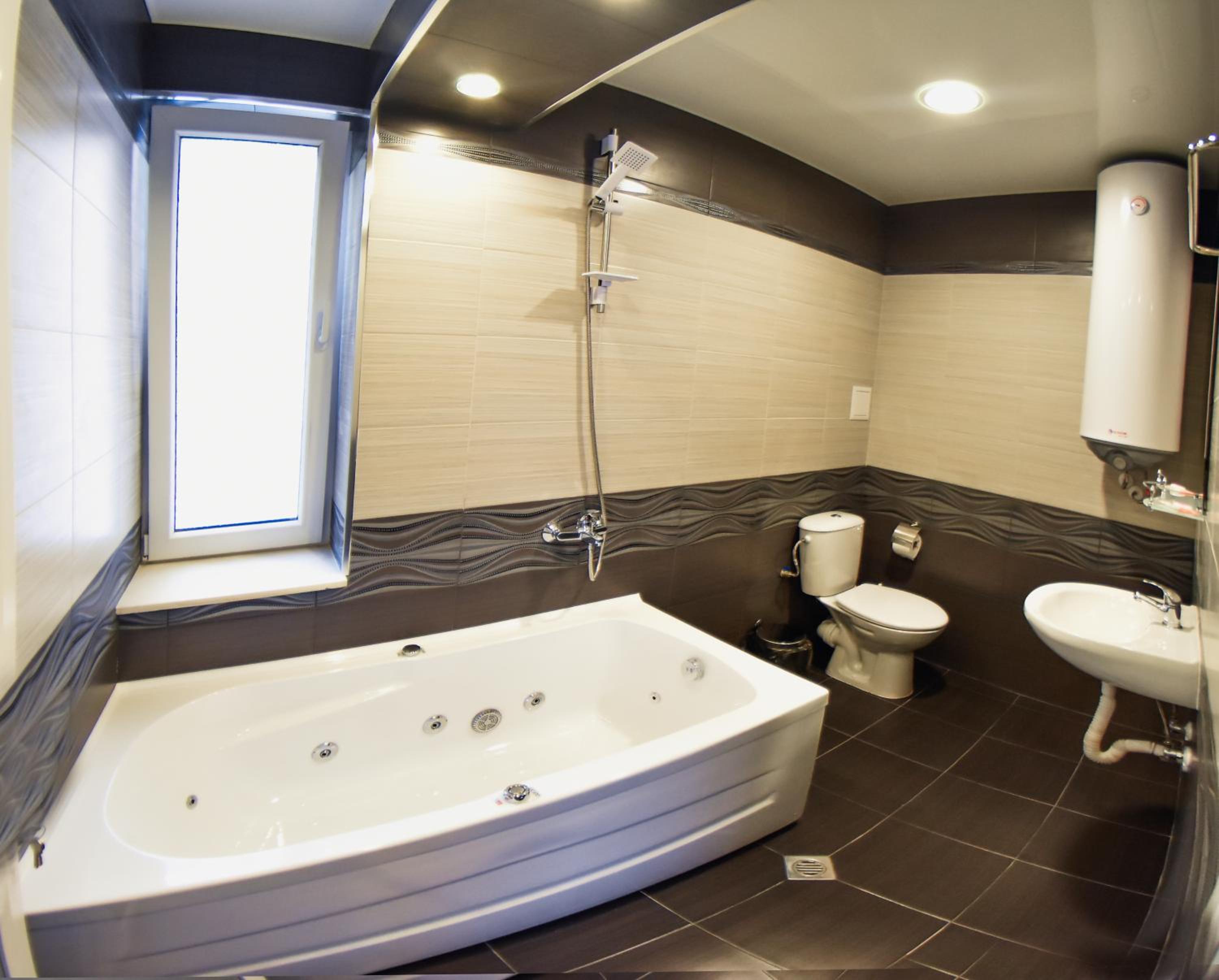Double Room with Spa Bath photo 3