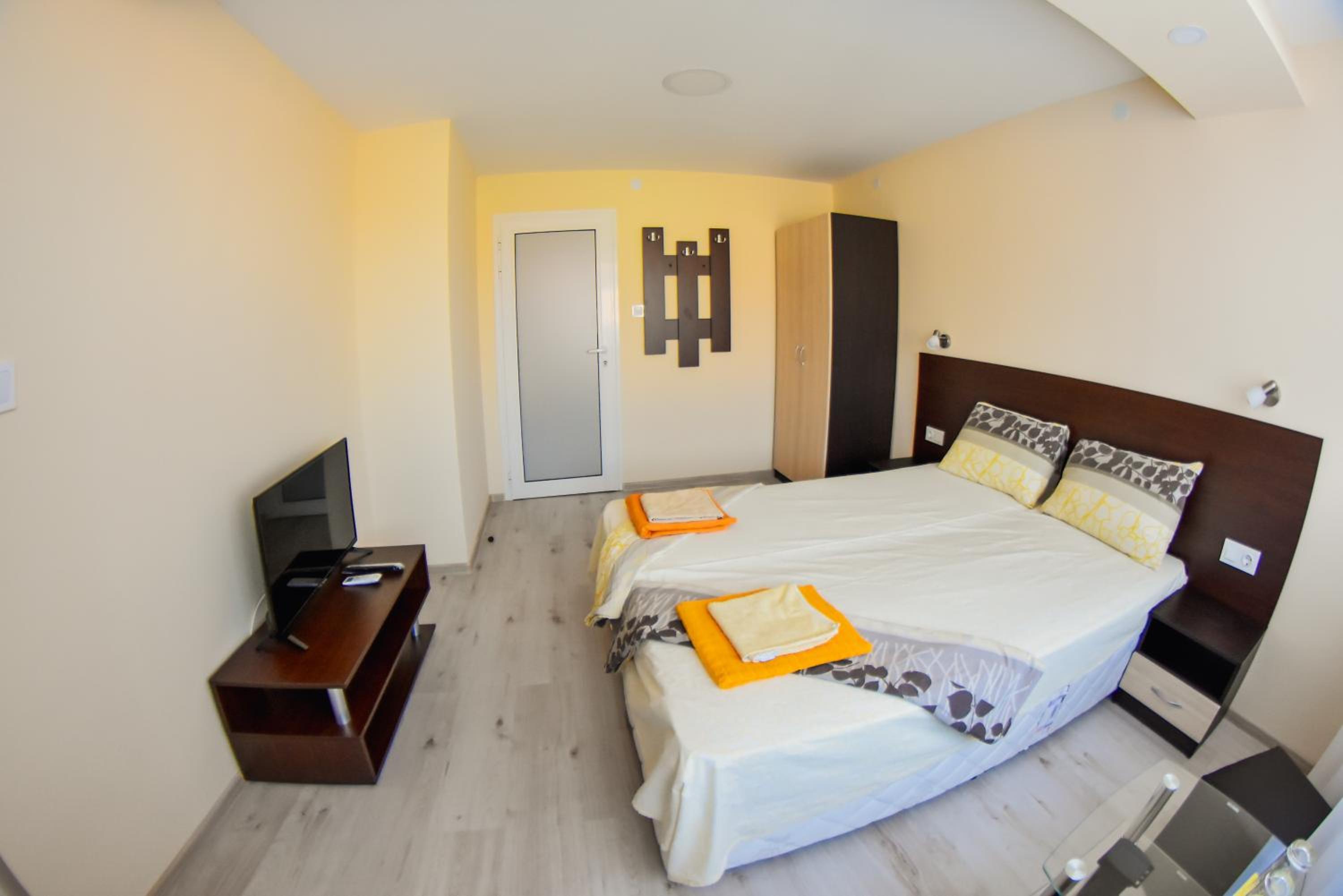 Double Room with Spa Bath photo 3