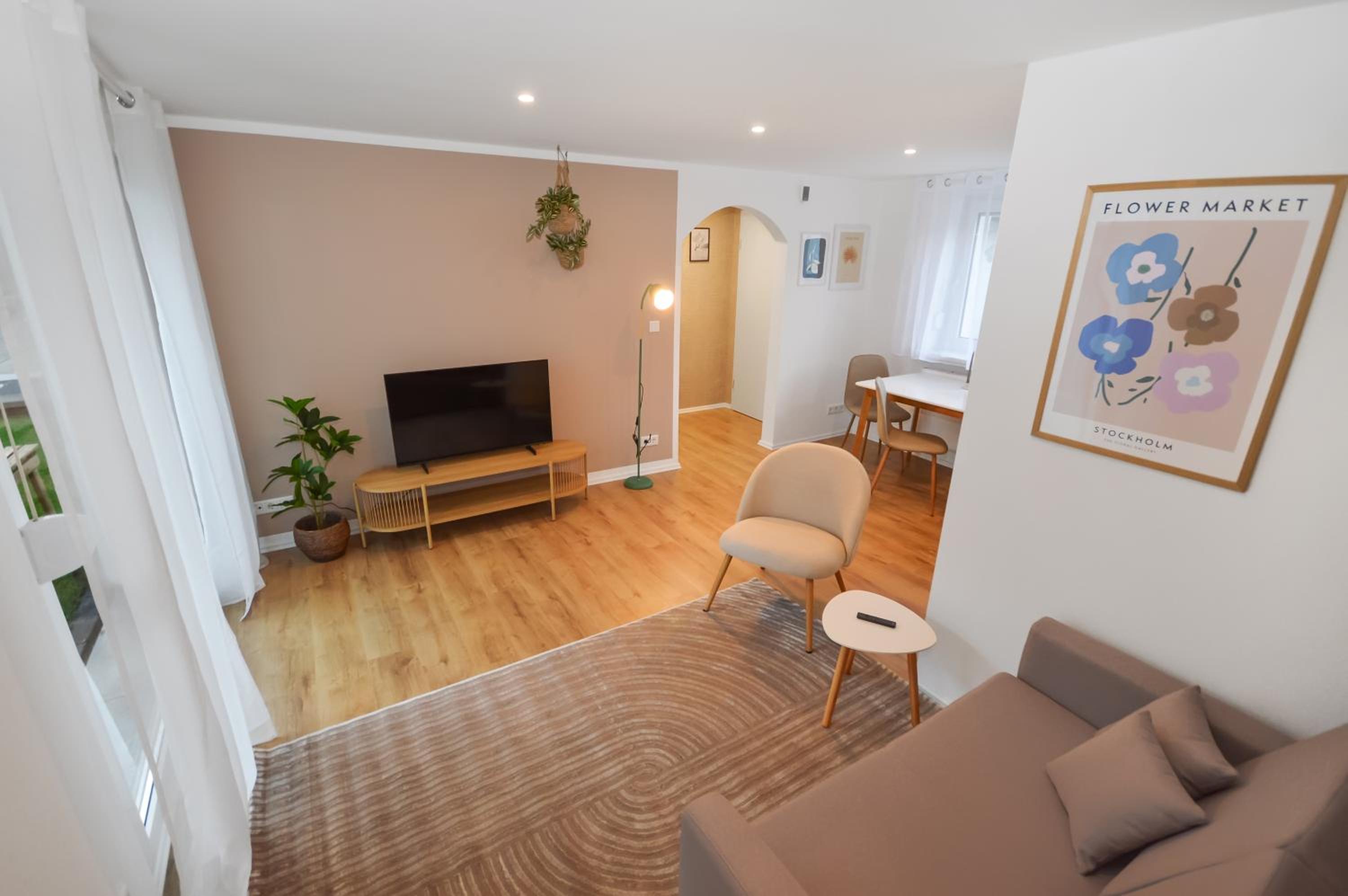 One-Bedroom Apartment with Garden photo 1