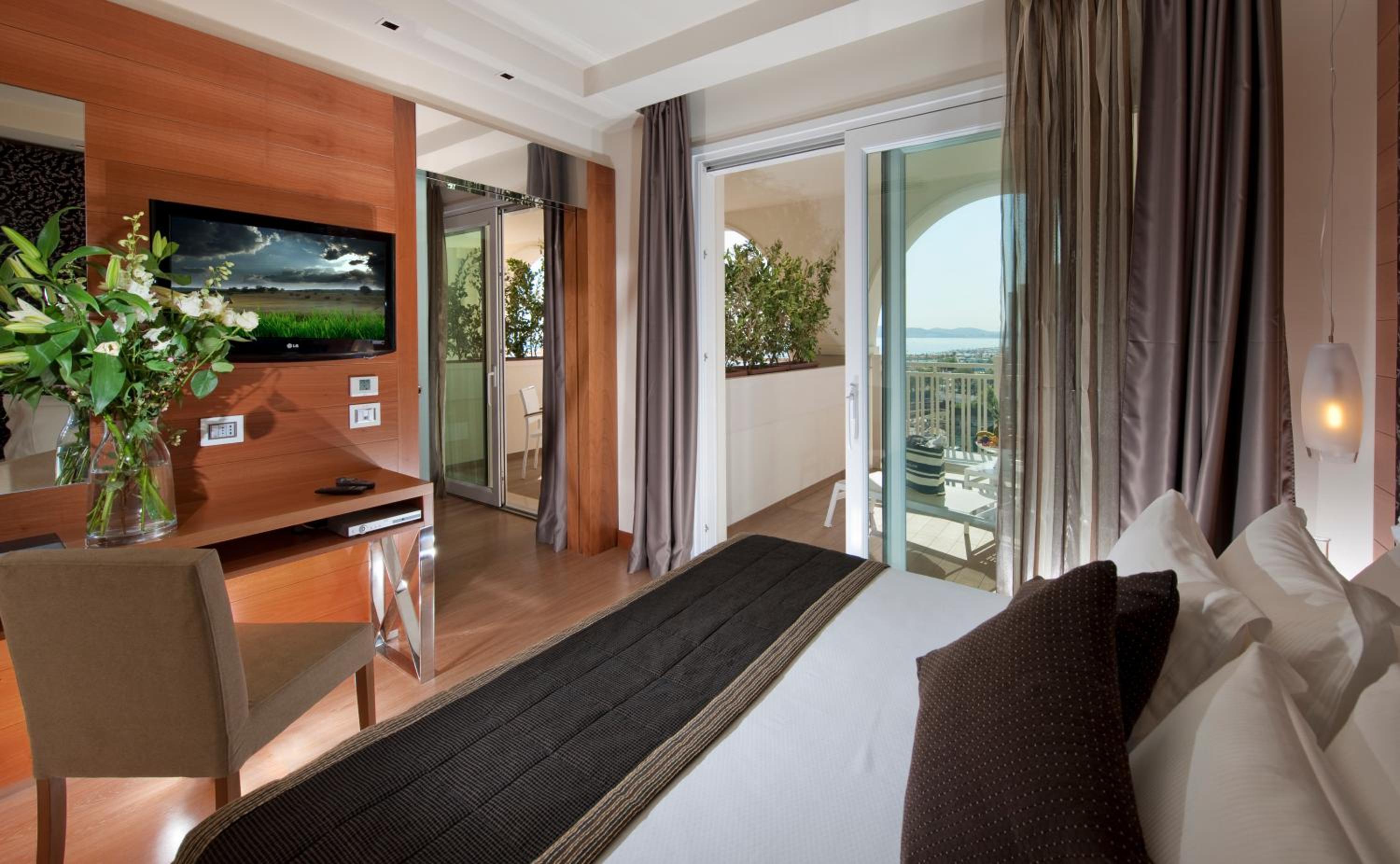 Suite - Photo 3