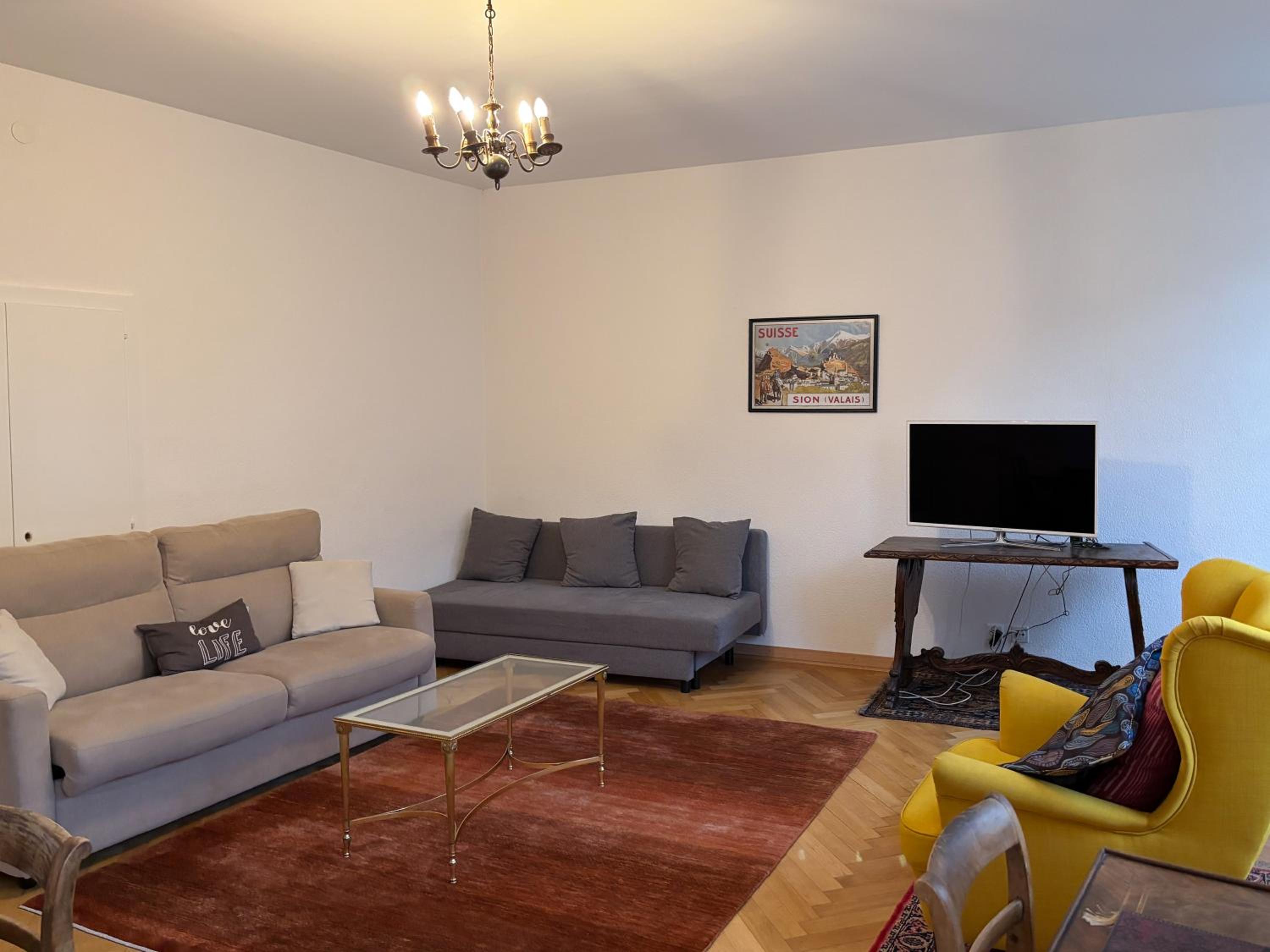 One-Bedroom Apartment photo 1