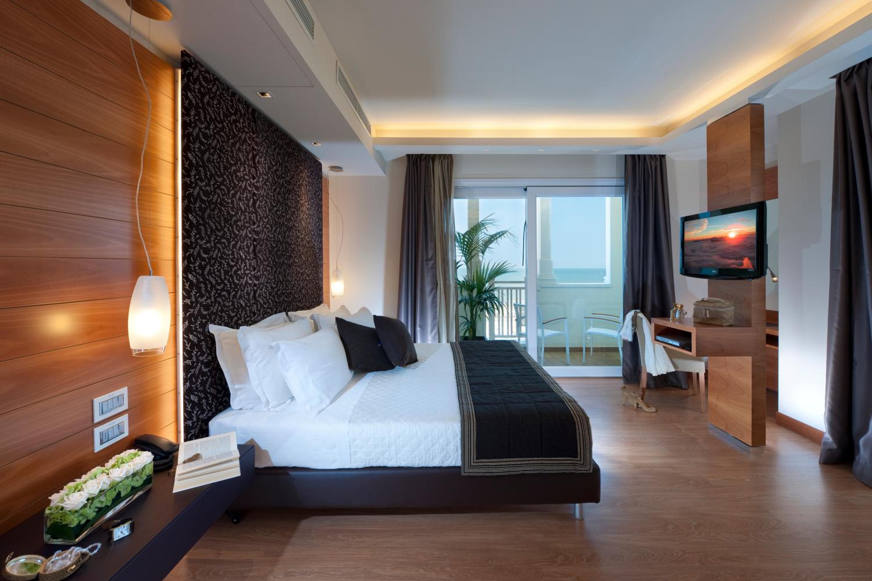 Suite - Photo 7