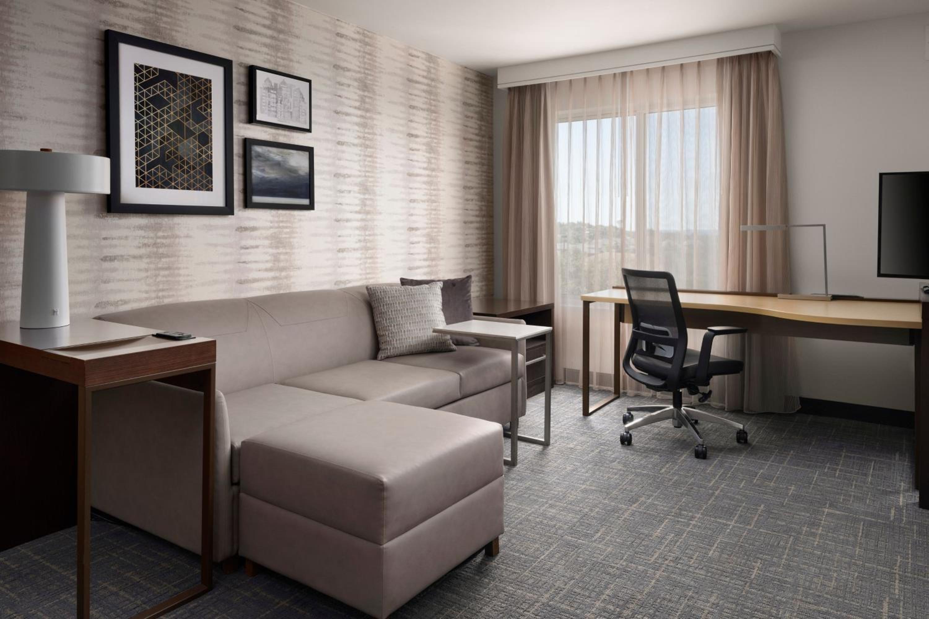 One-Bedroom King Suite photo 2