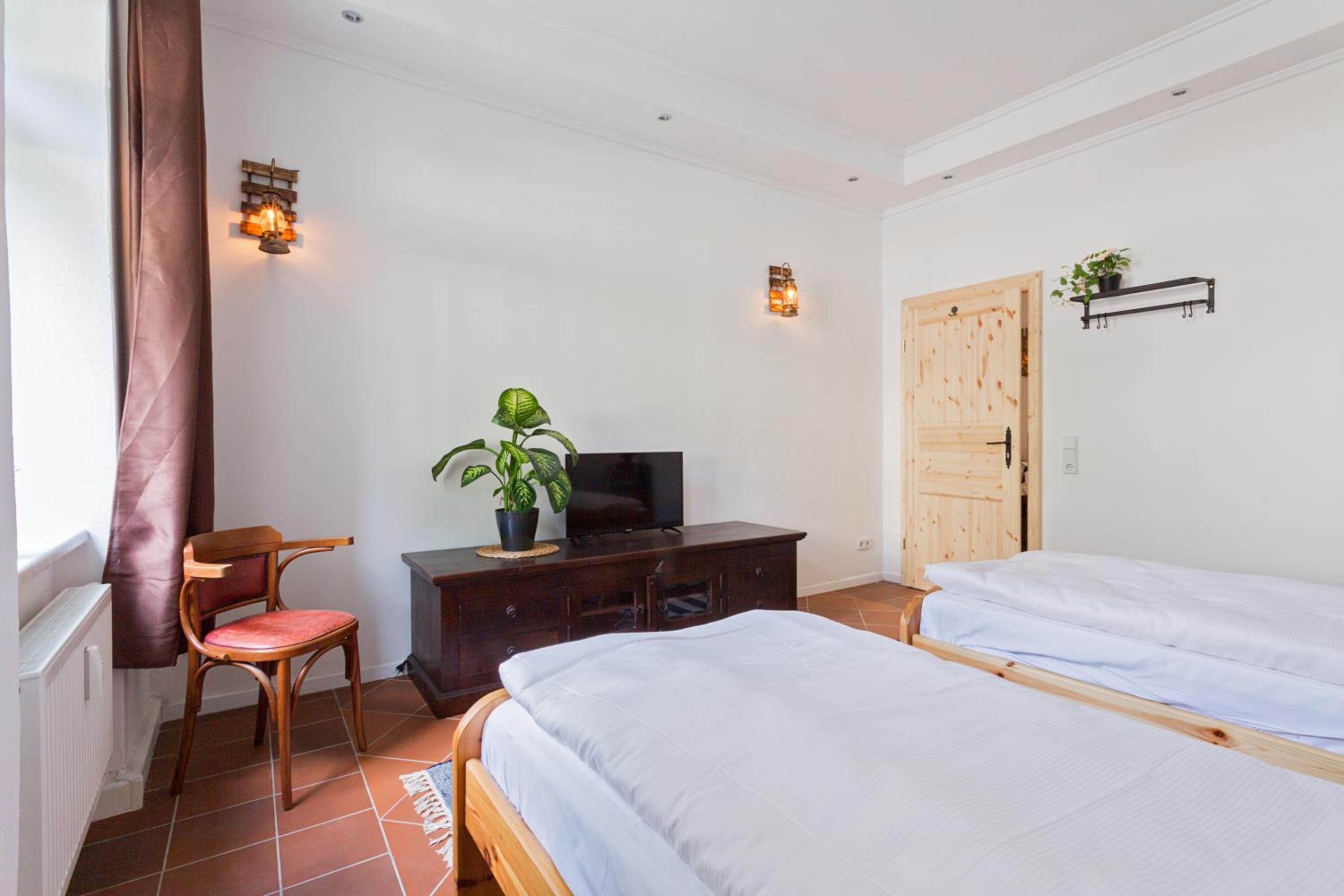 Double Room with Shared Bathroom photo 1