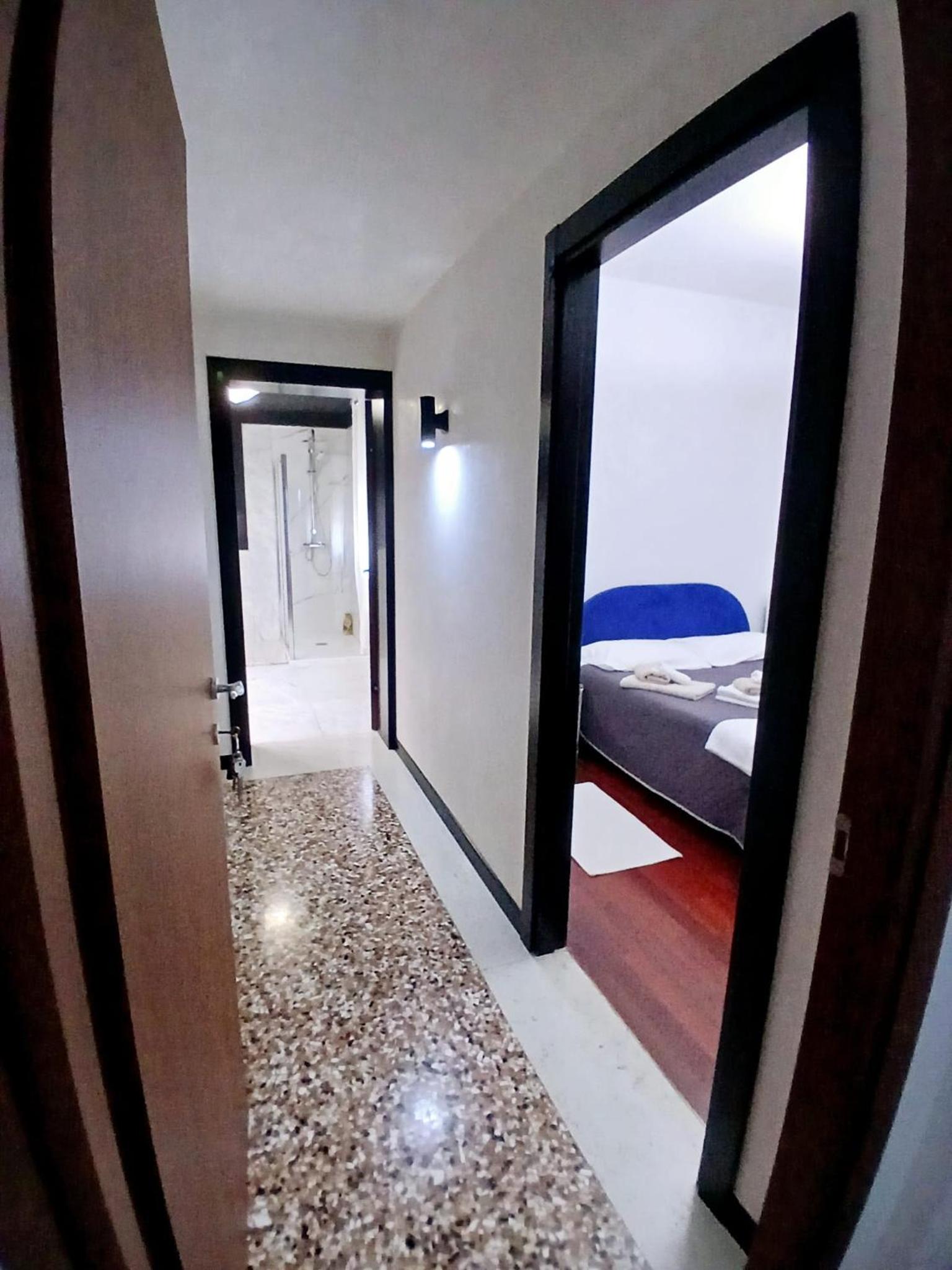 King Room with Balcony photo 1
