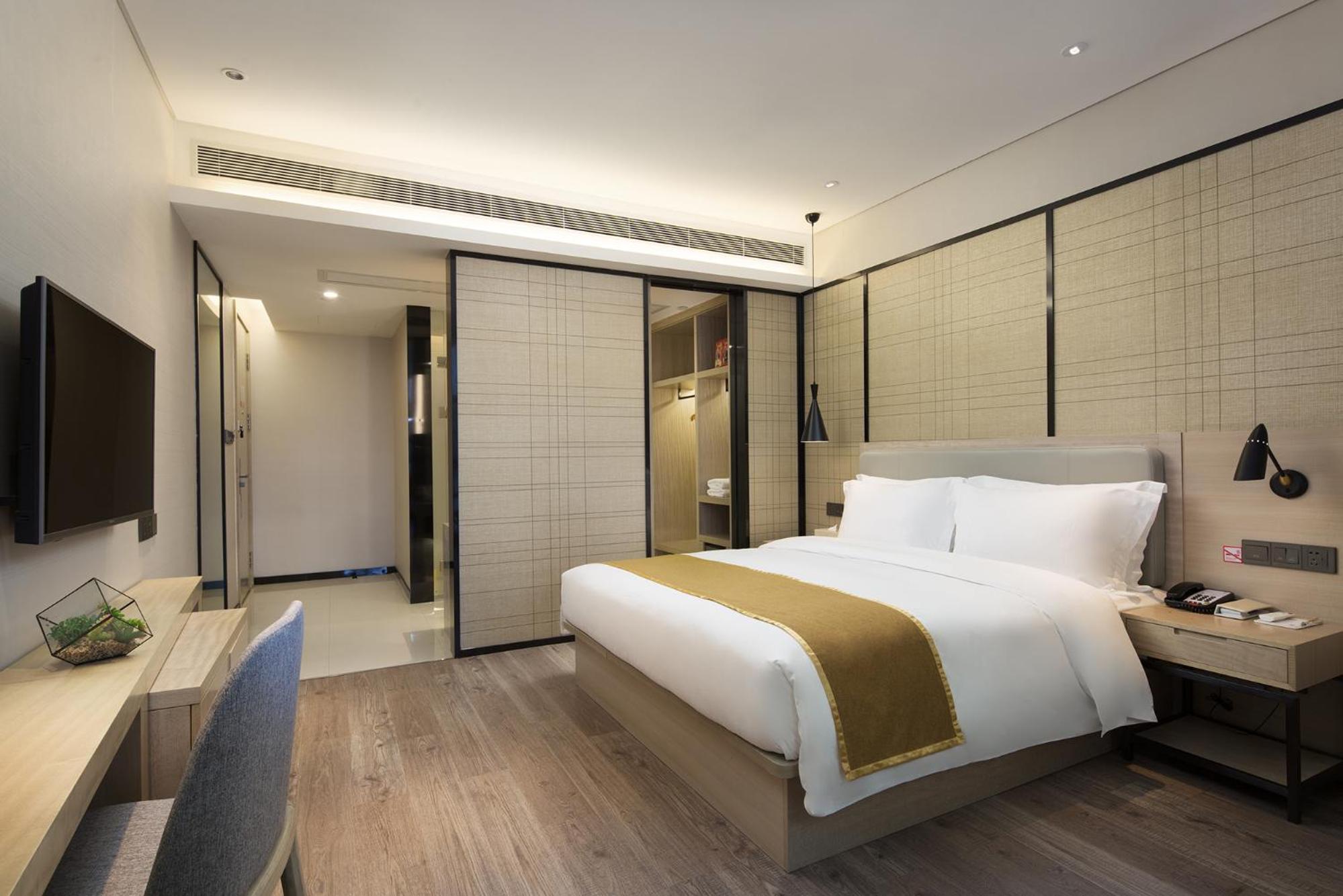 Deluxe Queen Room