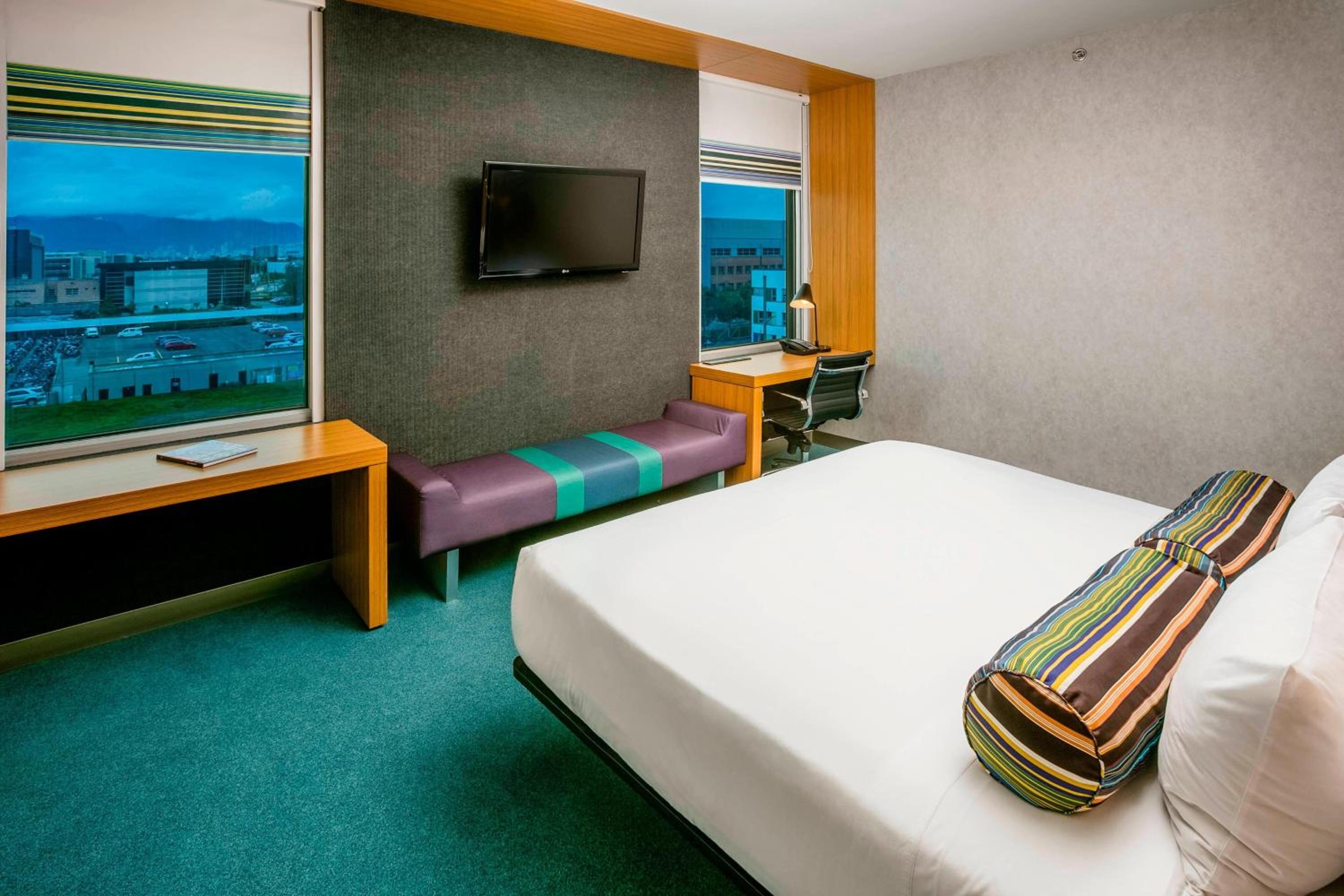 Aloft Guest Room, Guest room, 1 King - Photo 14
