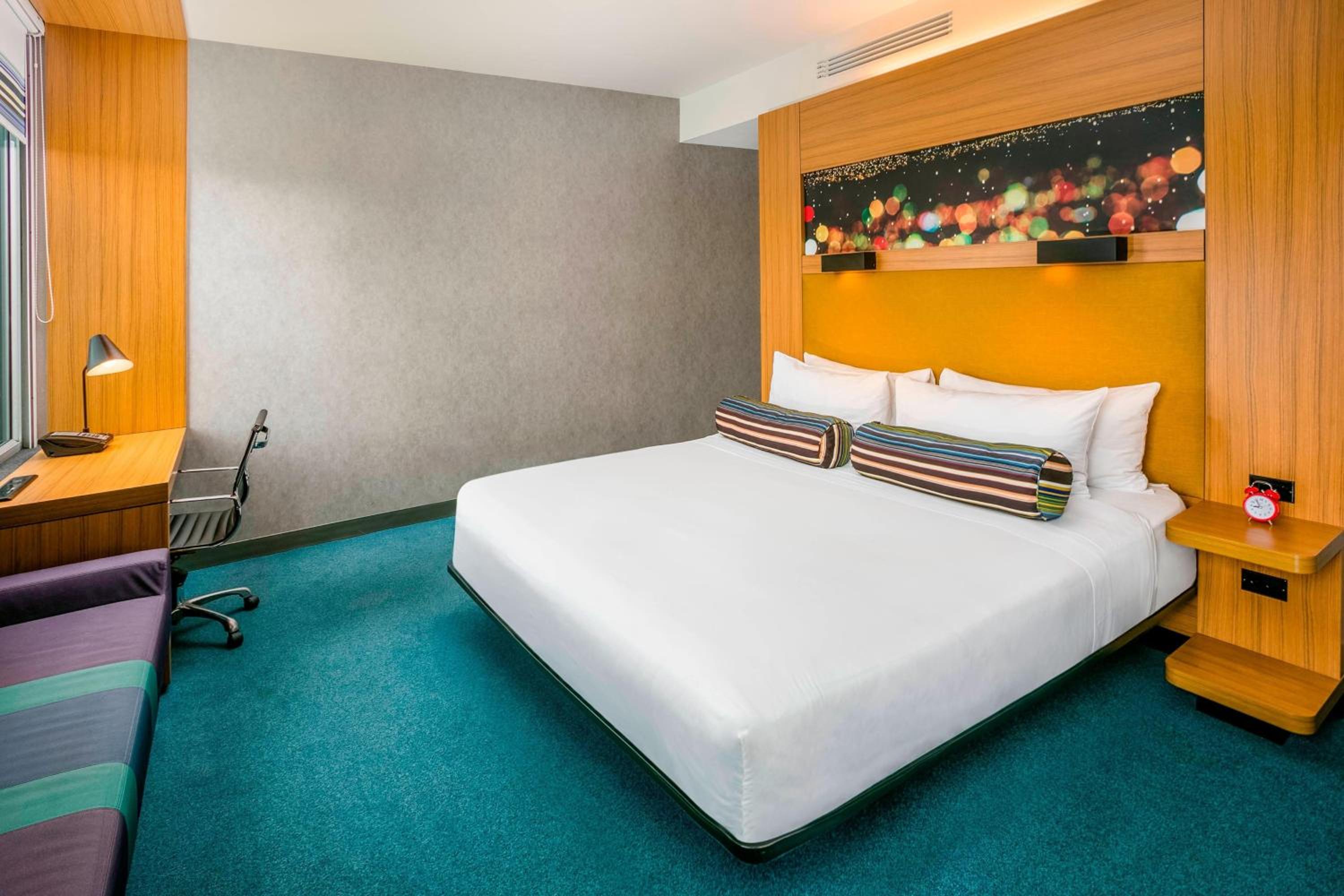 Aloft Guest Room, Guest room, 1 King - Photo 12