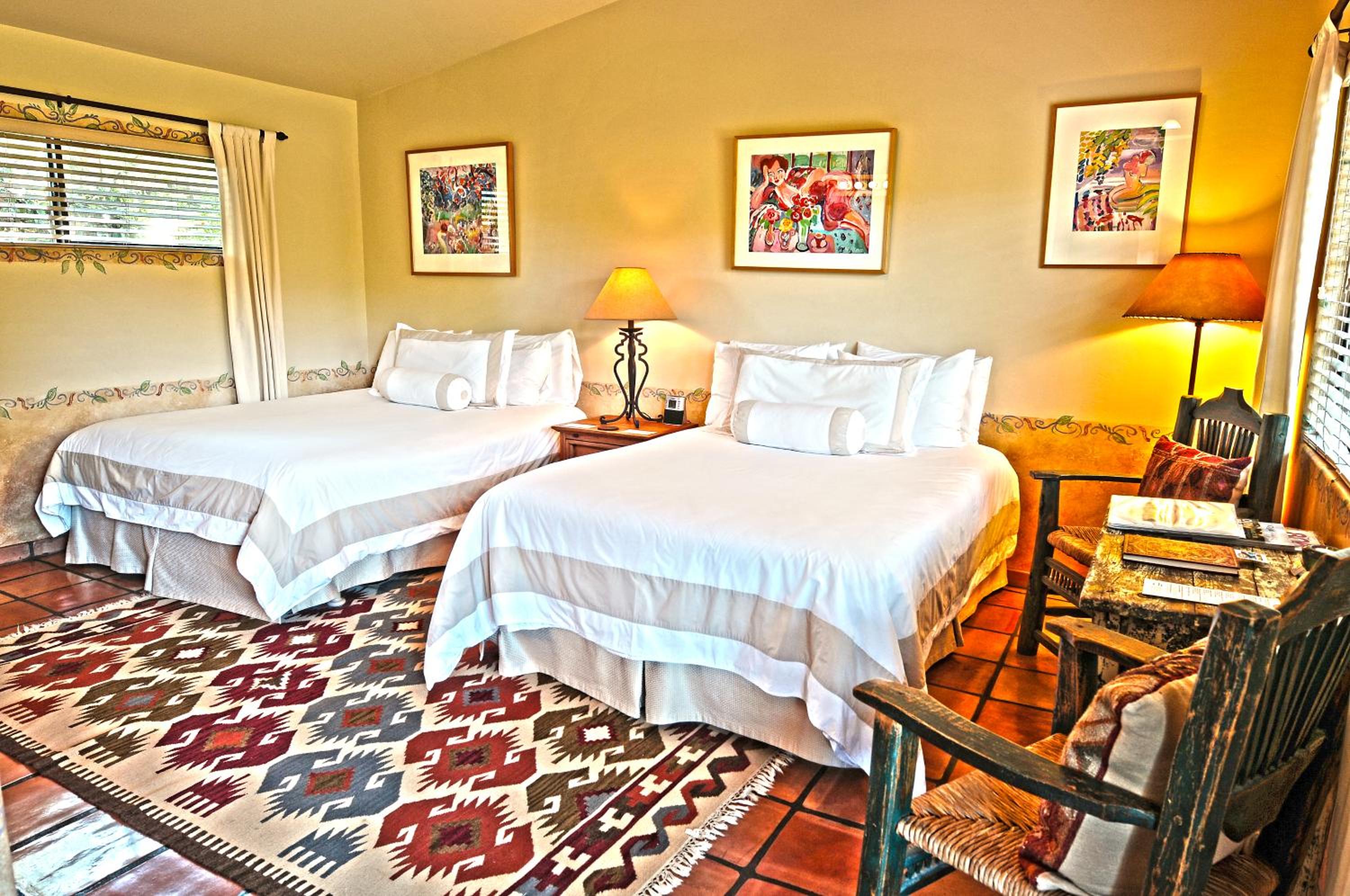 Queen Room with Two Queen Beds photo 3