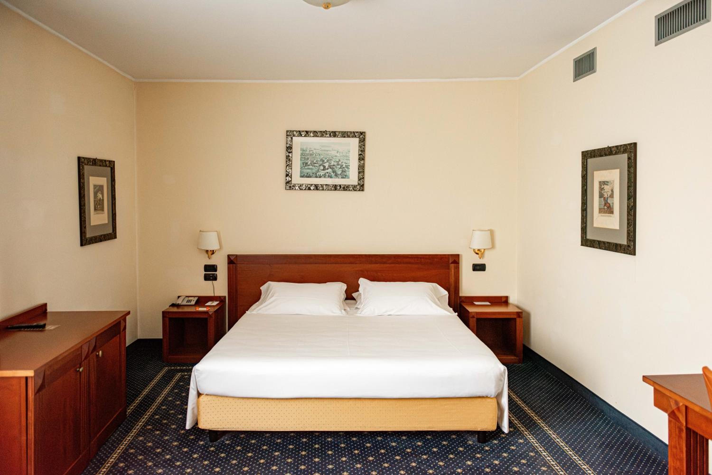 Deluxe Room - Photo 2