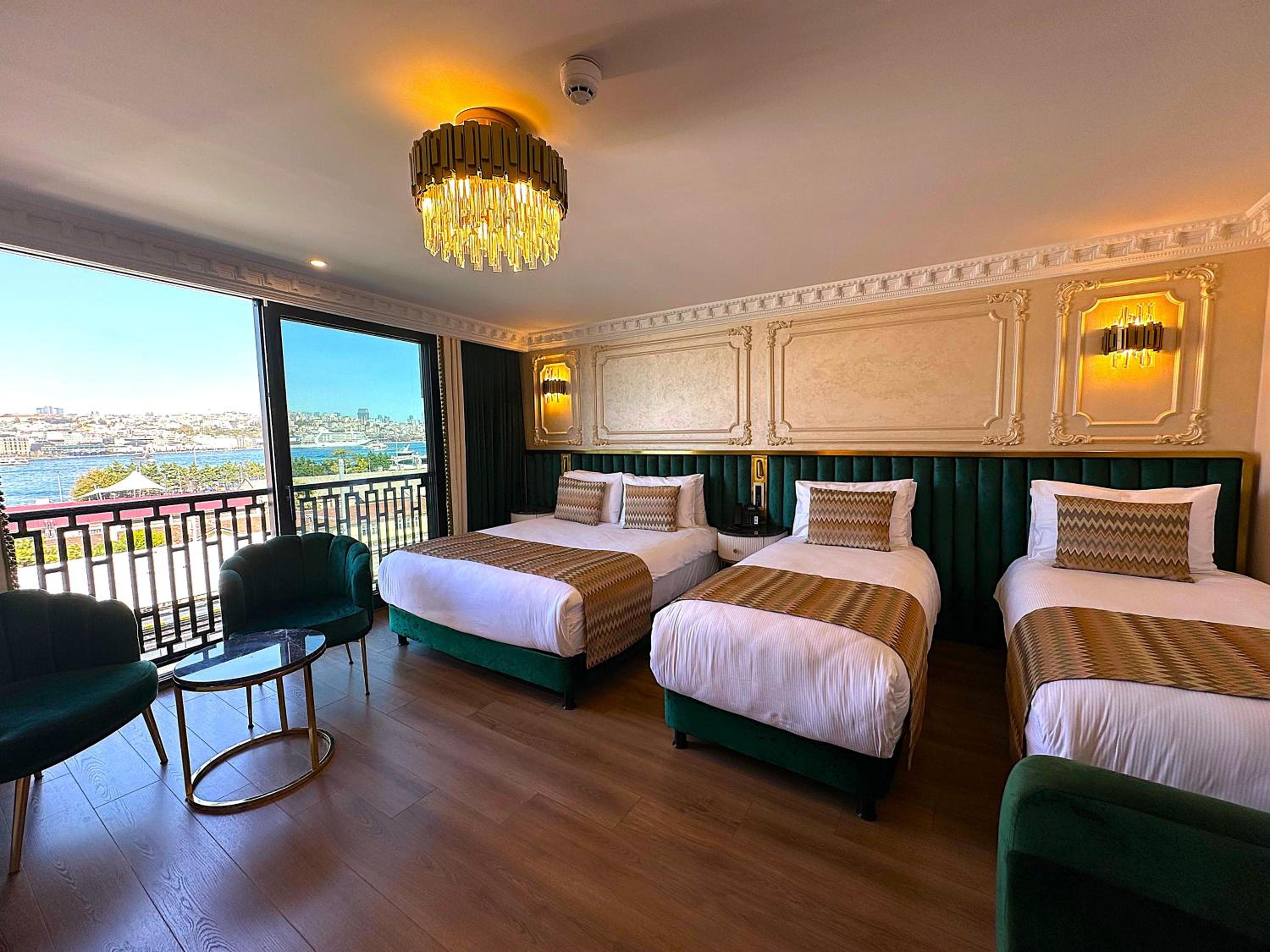 Family Room with Sea View photo 2