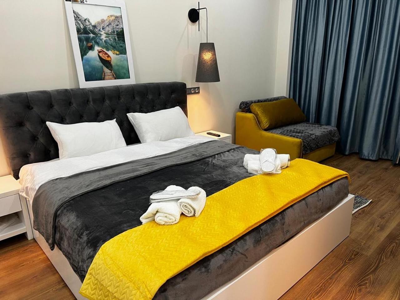 One-Bedroom Apartment with Balcony and Mountain View