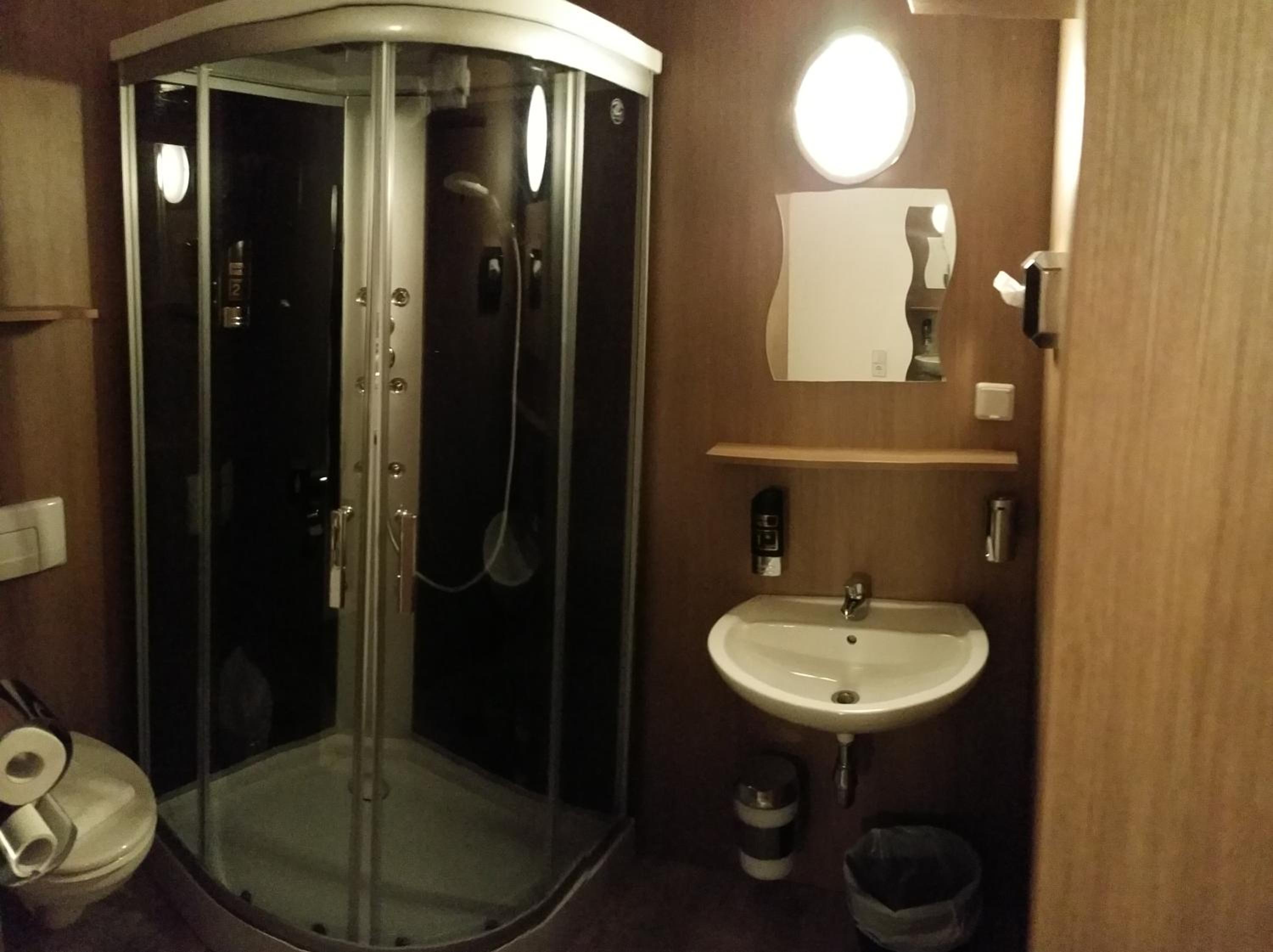 Standard Double Room - Photo 4
