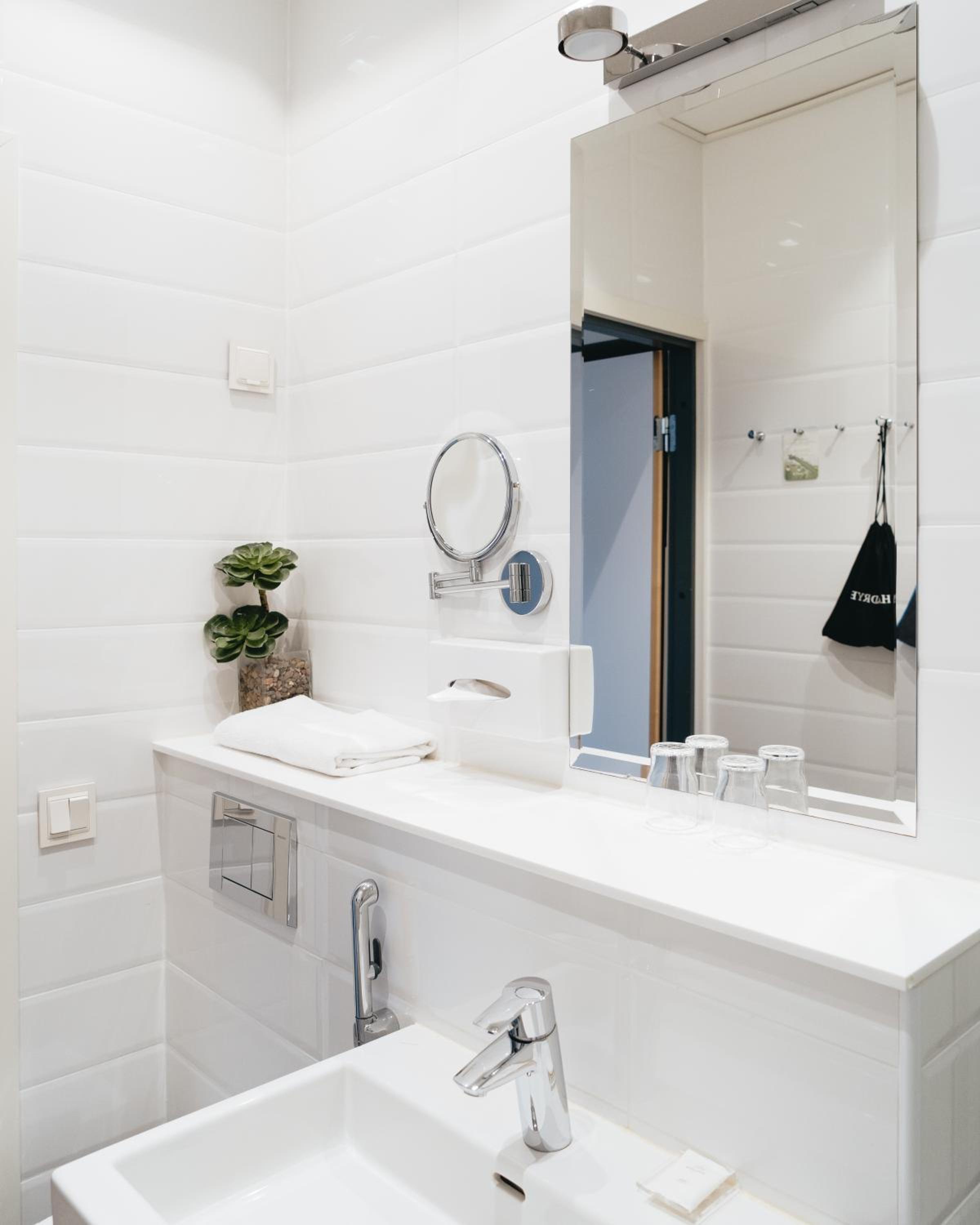 Standard Double or Twin Room photo 3