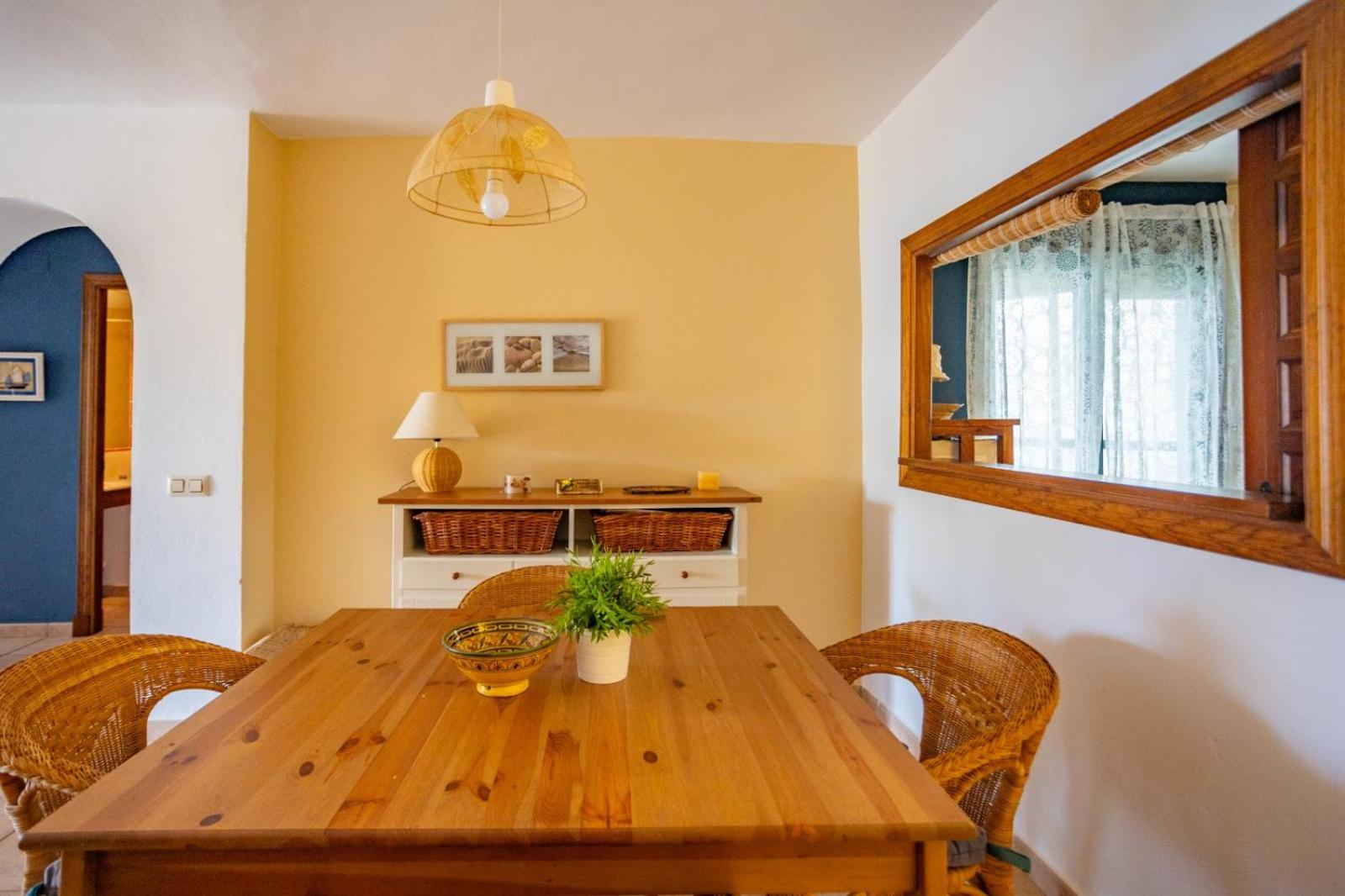 Deluxe Two-Bedroom Apartment with Garden View photo 2