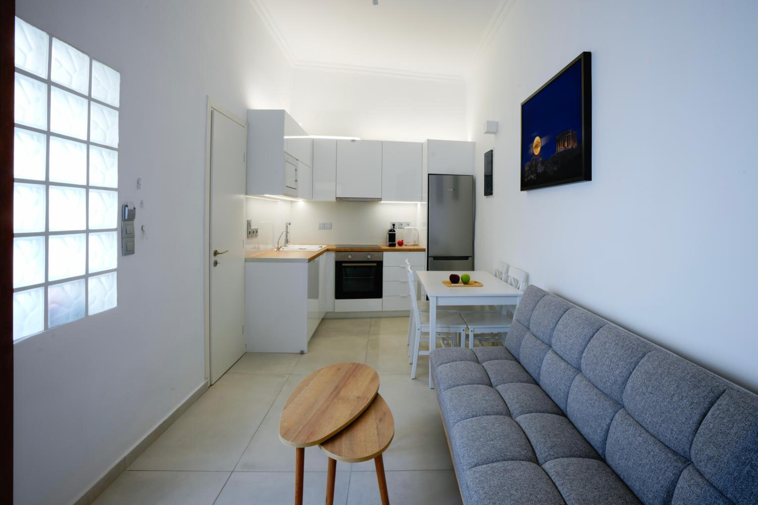 One-Bedroom Apartment photo 1