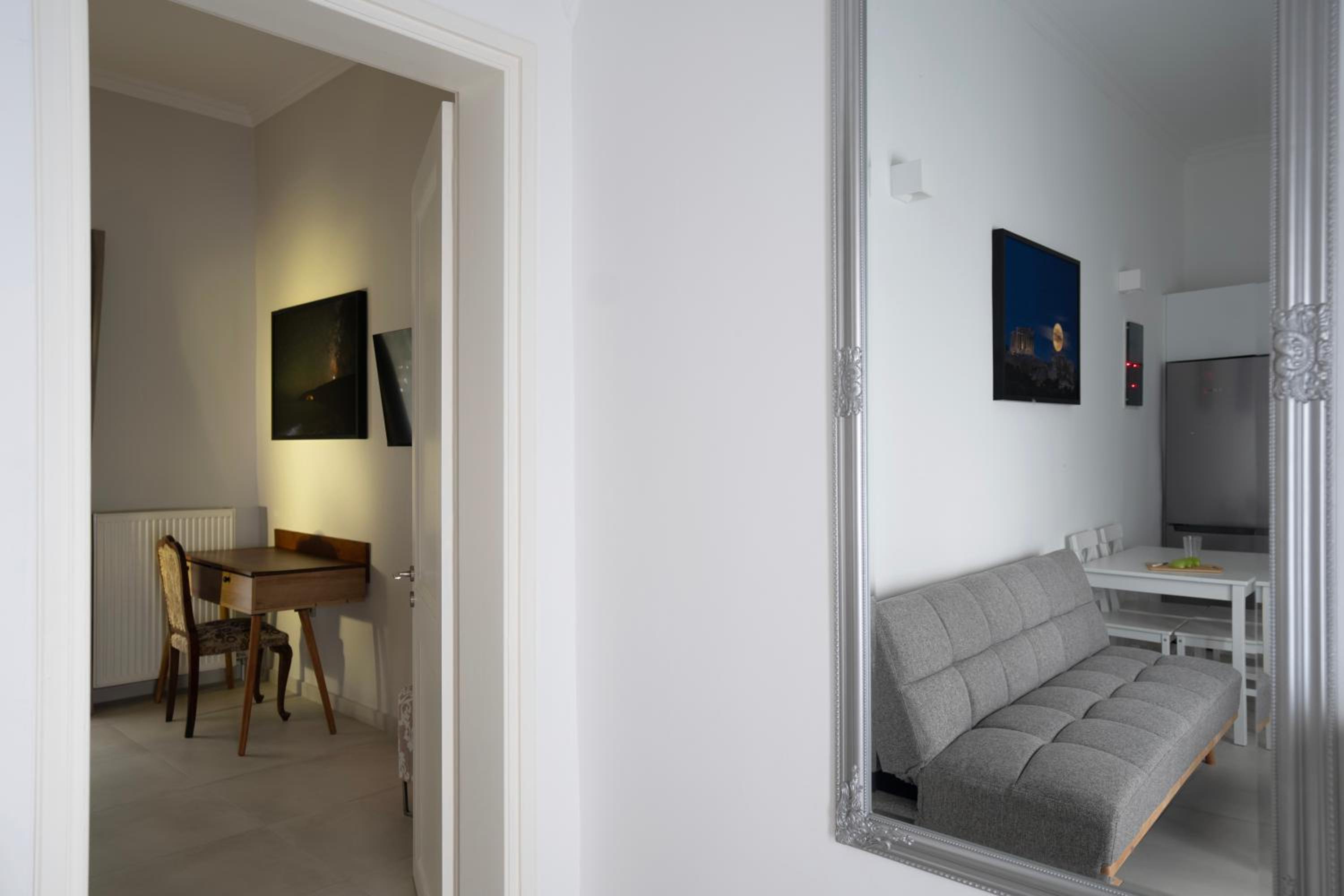 One-Bedroom Apartment photo 2