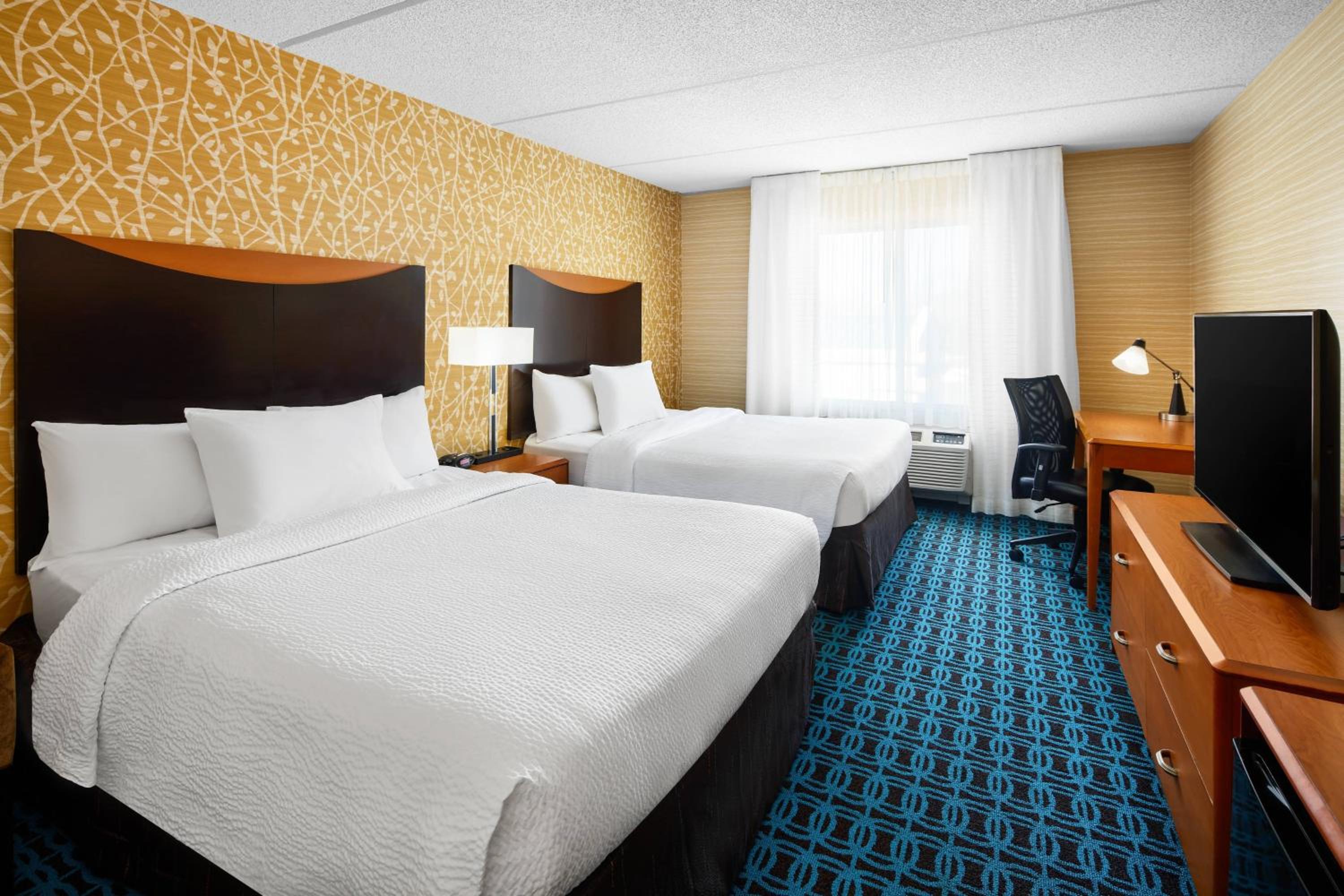 Queen Room with Two Queen Beds photo 1