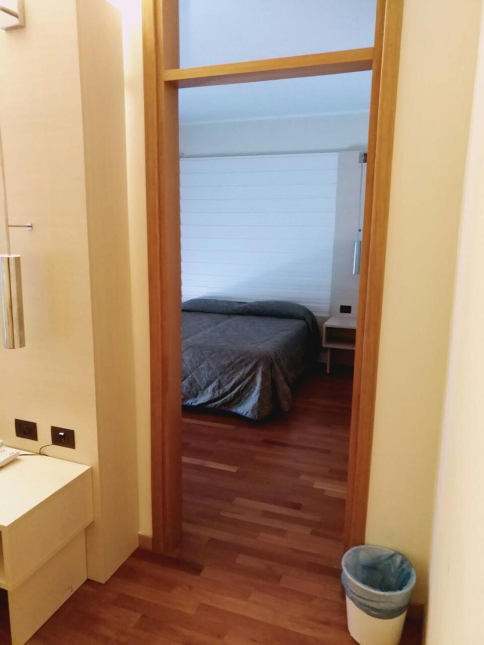 Superior Suite with Sea View - Photo 5