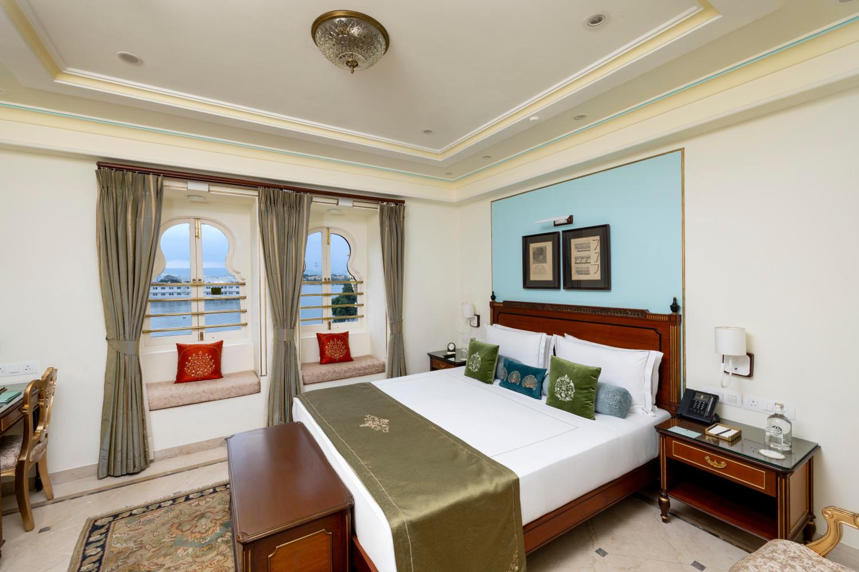 Palace Room Lake View - Photo 1