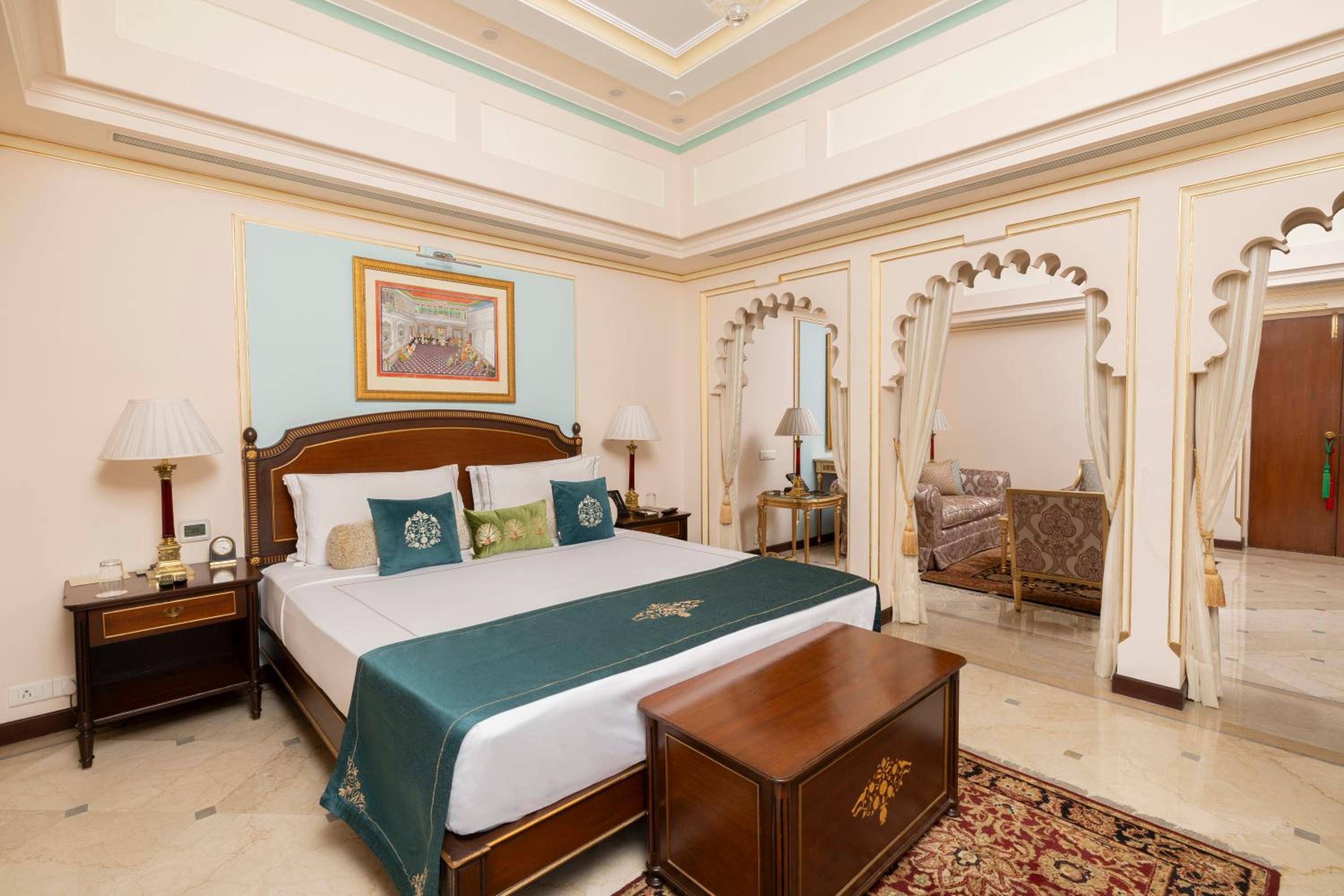 Luxury Suite Lake View with Sitout