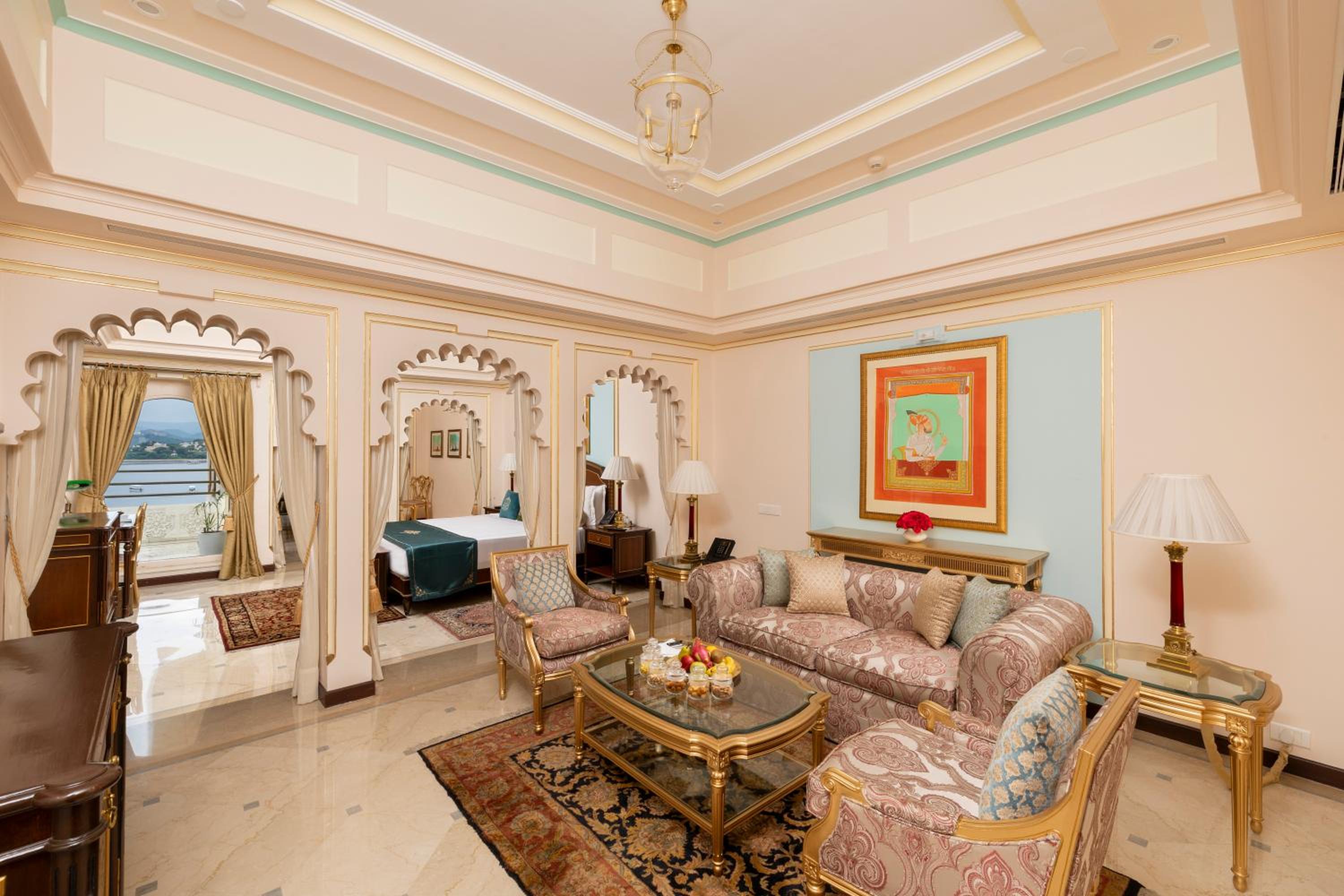 Luxury Suite Lake View with Sitout