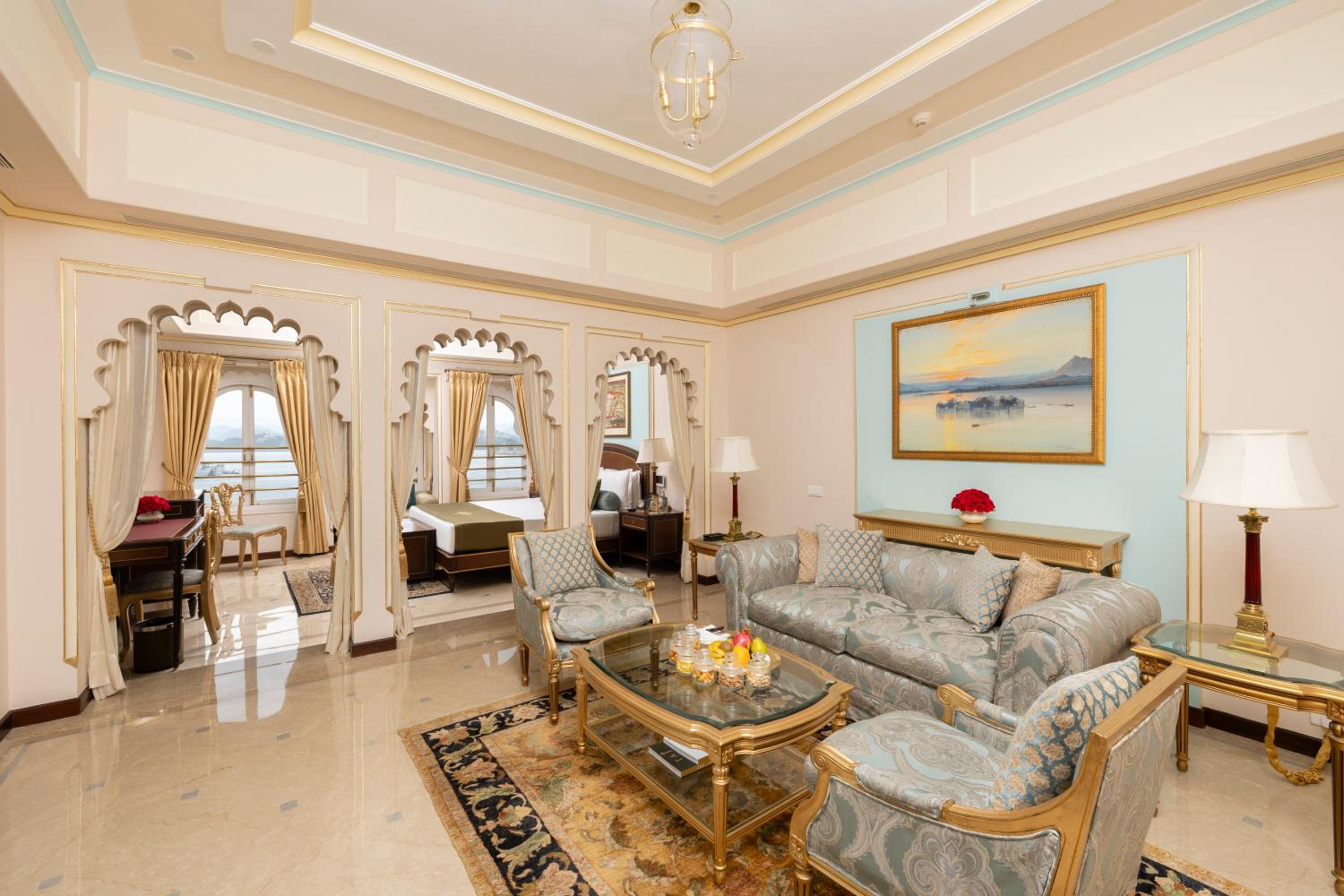 Grand Luxury Suite Courtyard View - Photo 3