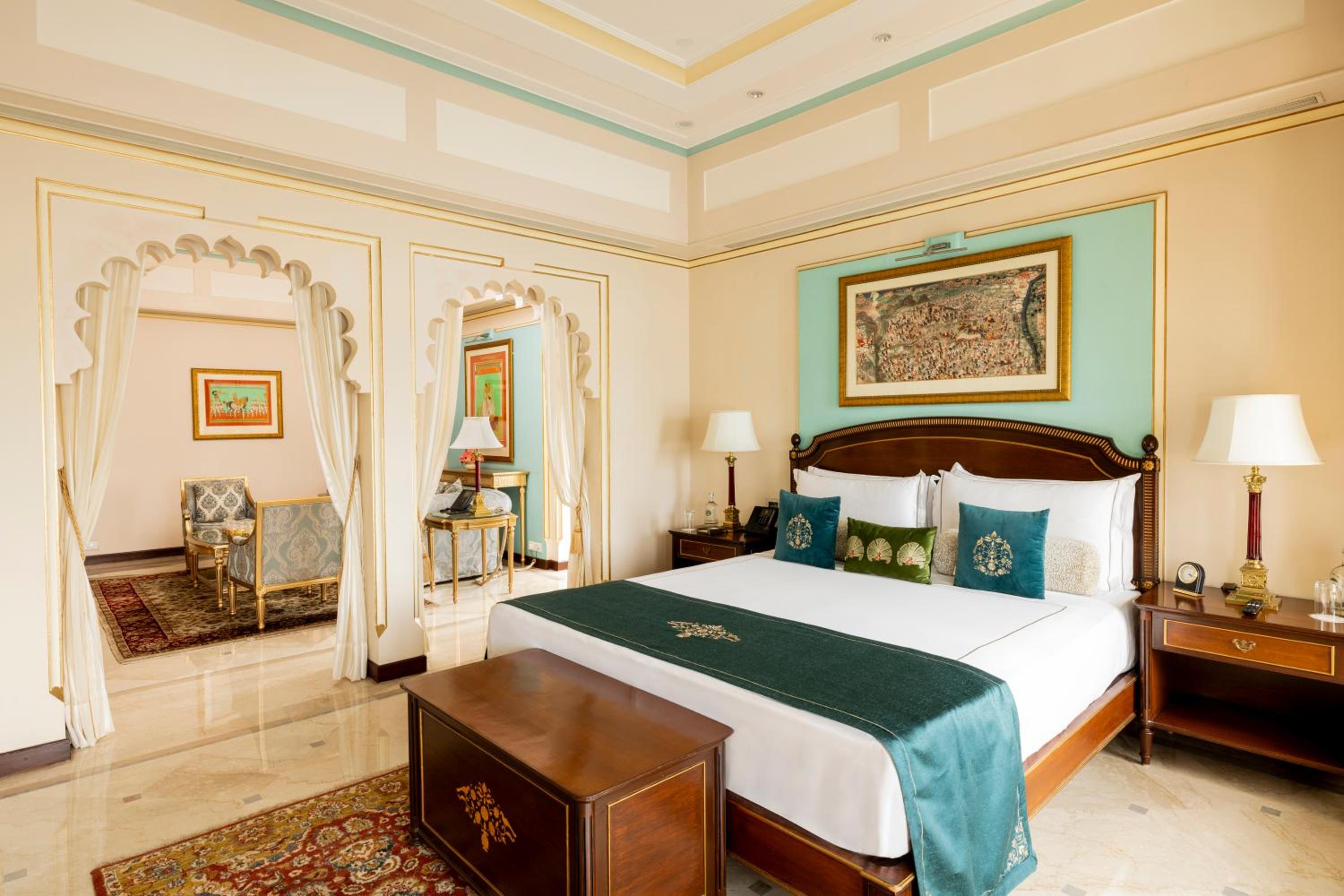 Royal Suite Lake View thumbnail 5