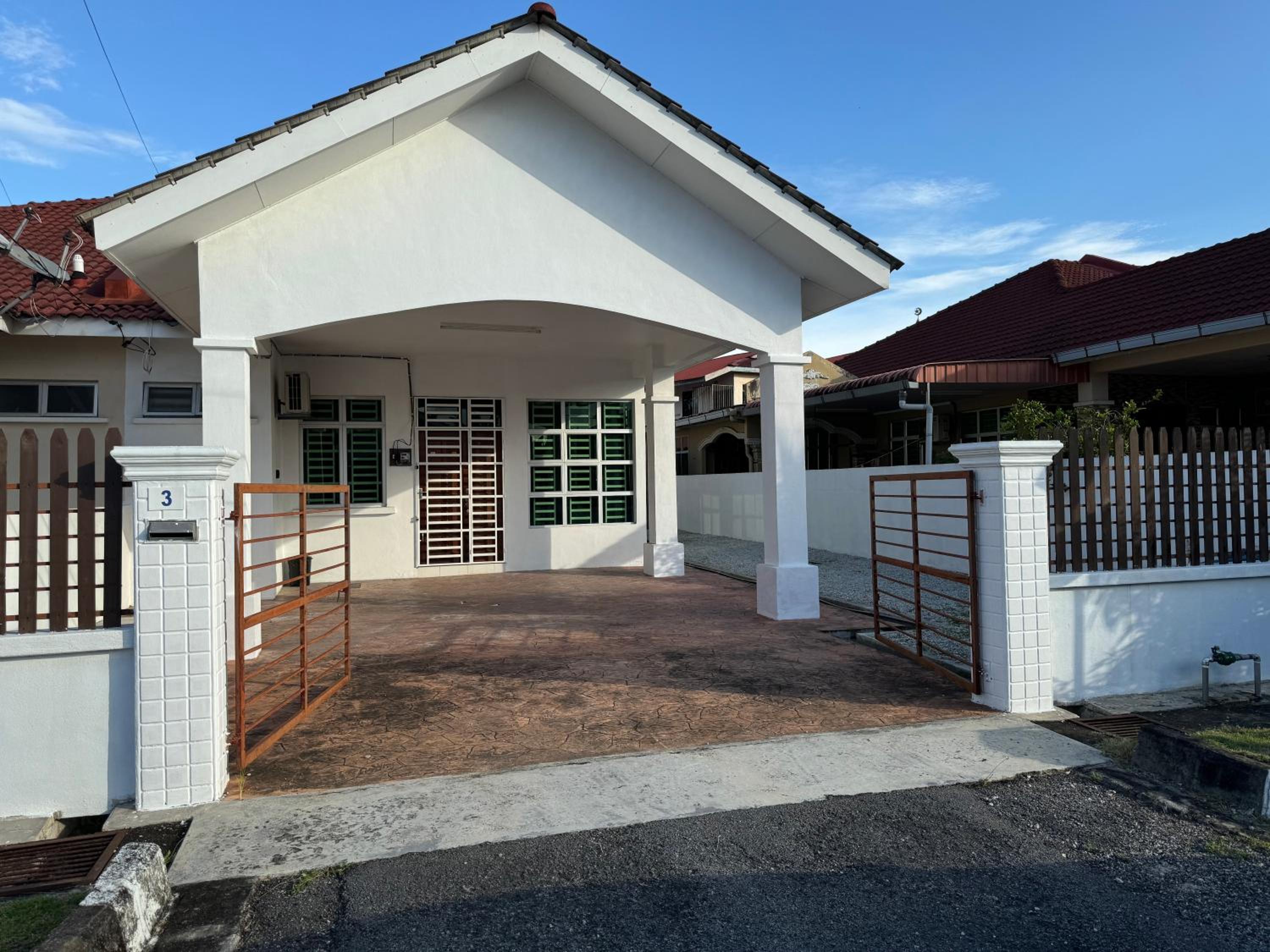 Three-Bedroom House photo 1