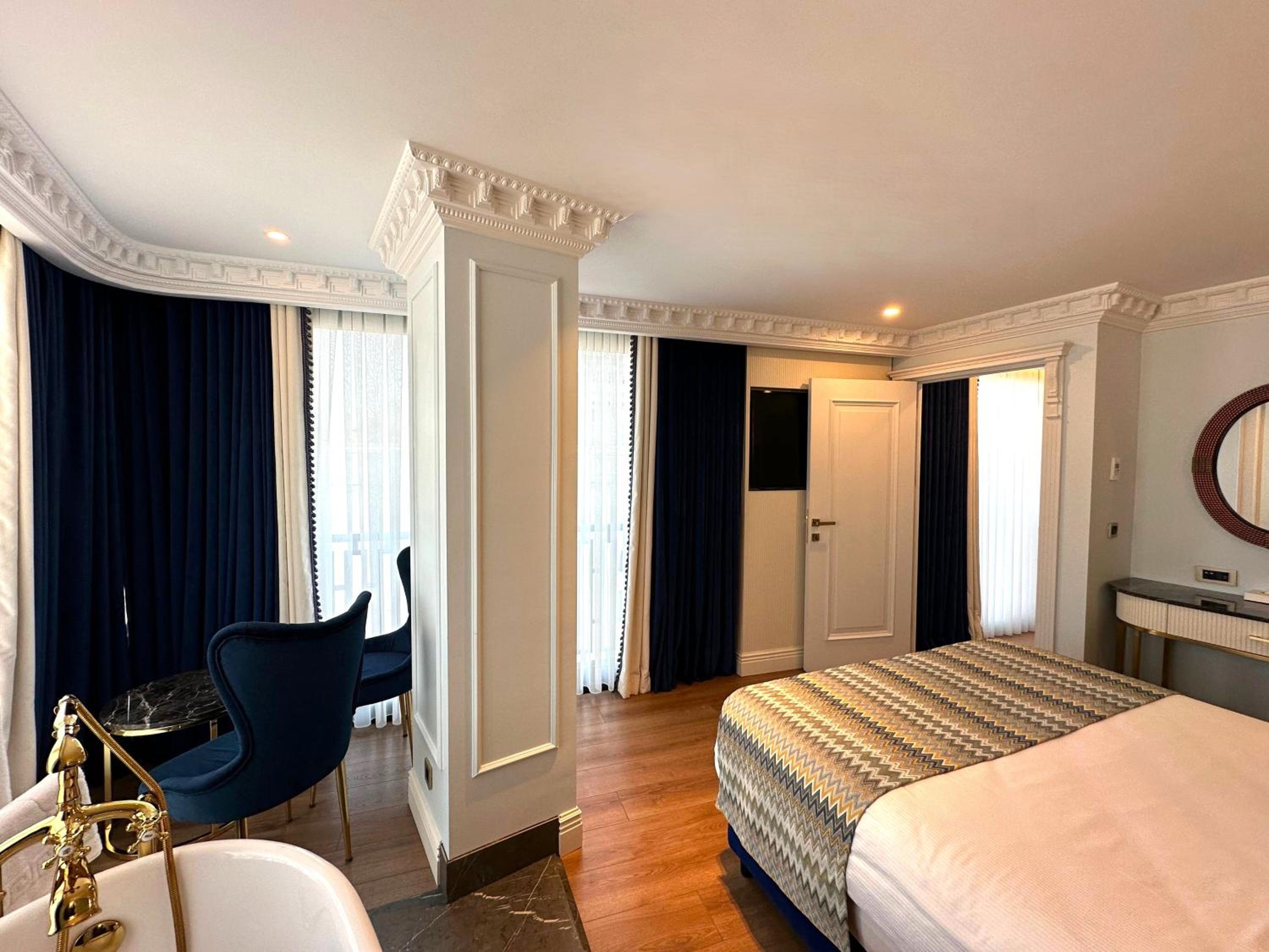 Golden Horn Bosphorus Suite, Bathtub photo 2