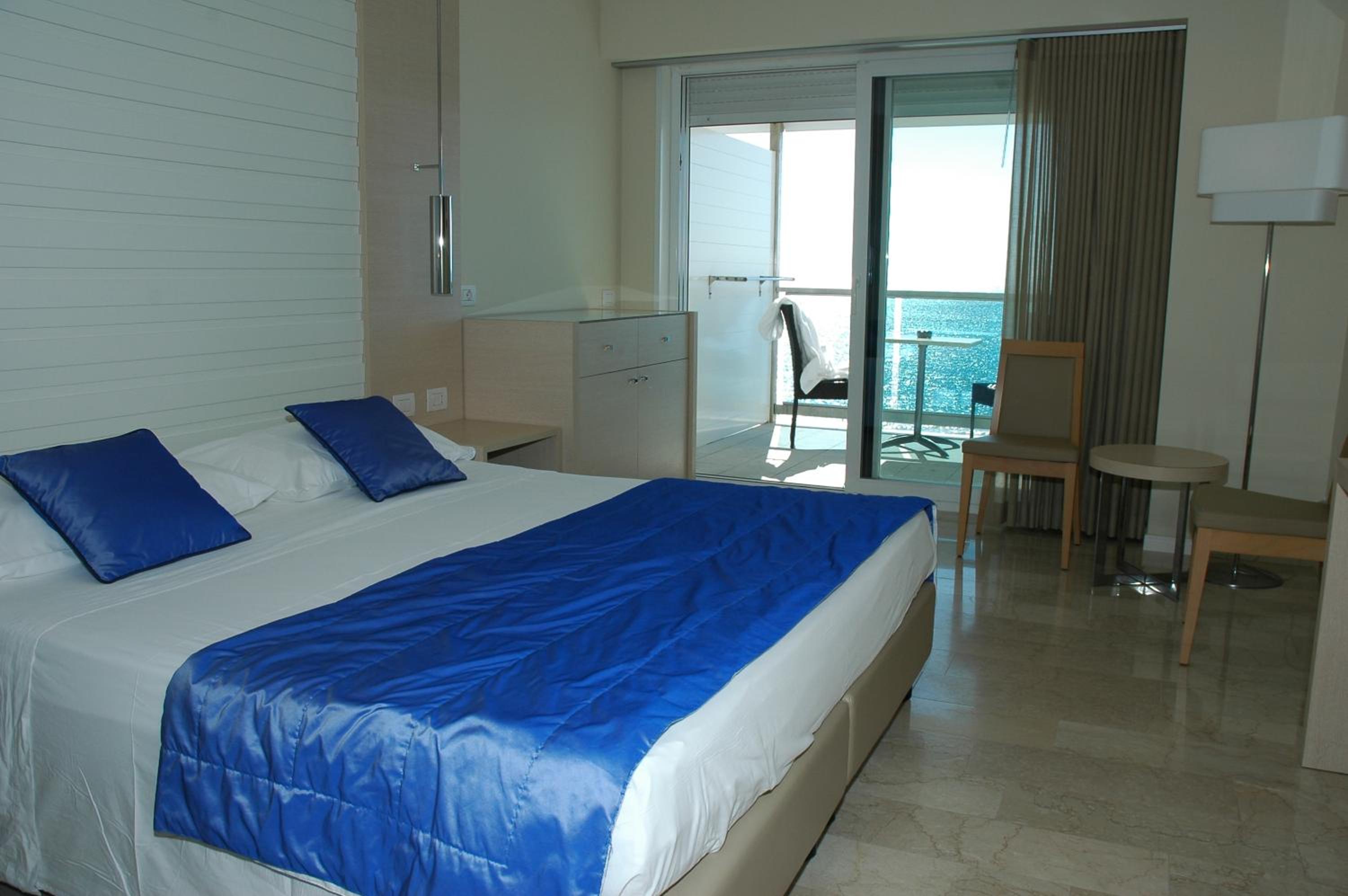 Superior Suite with Sea View - Photo 1