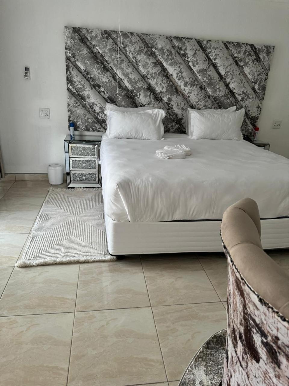 King Suite - Photo 8