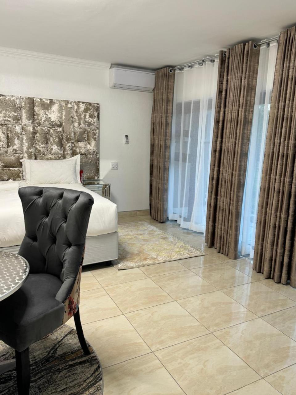 King Suite - Photo 7