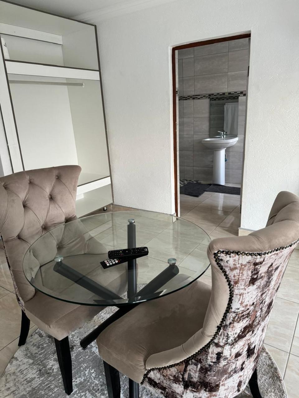 King Suite - Photo 4