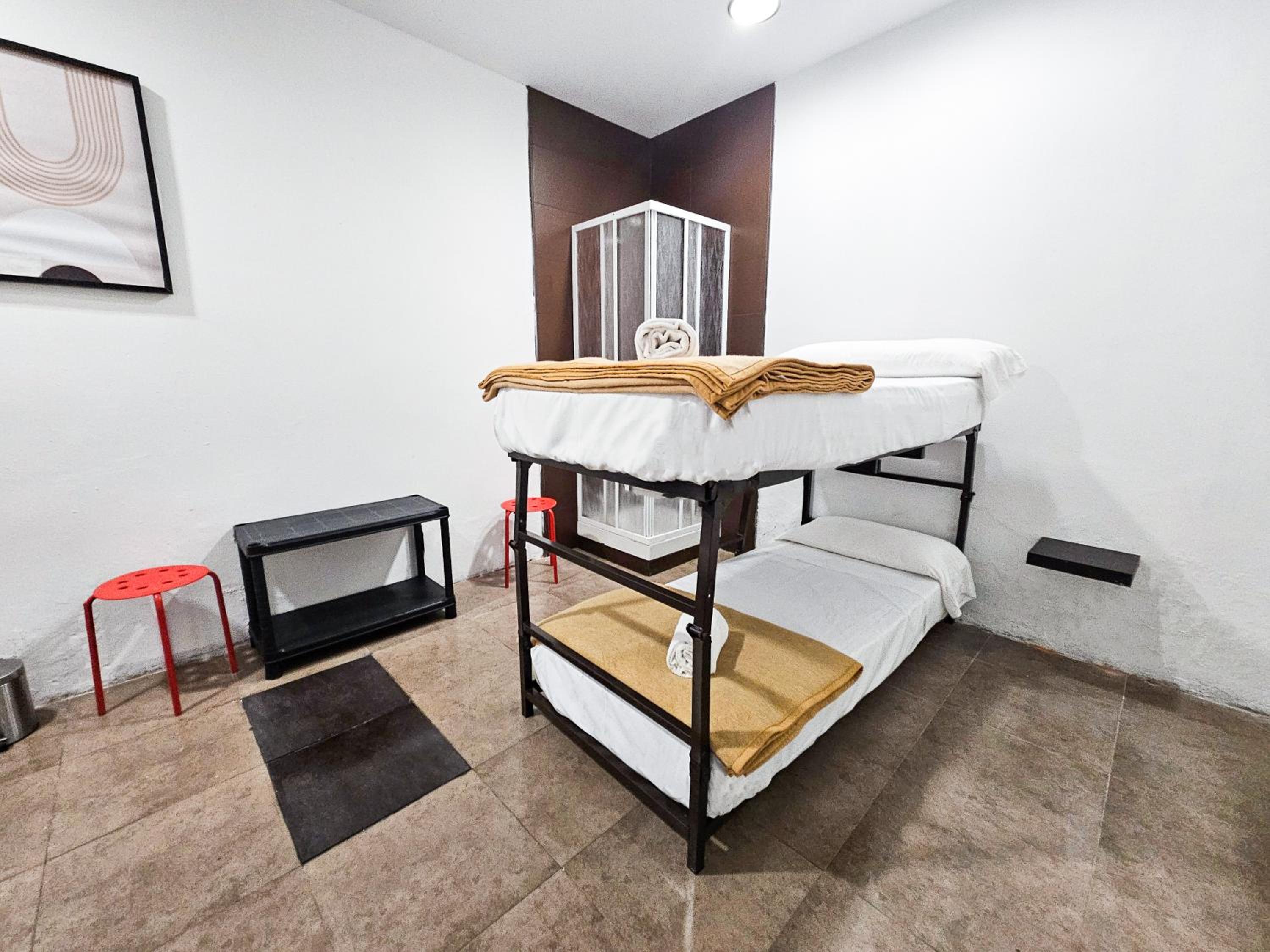 Habitación Cuádruple con Baño Compartido