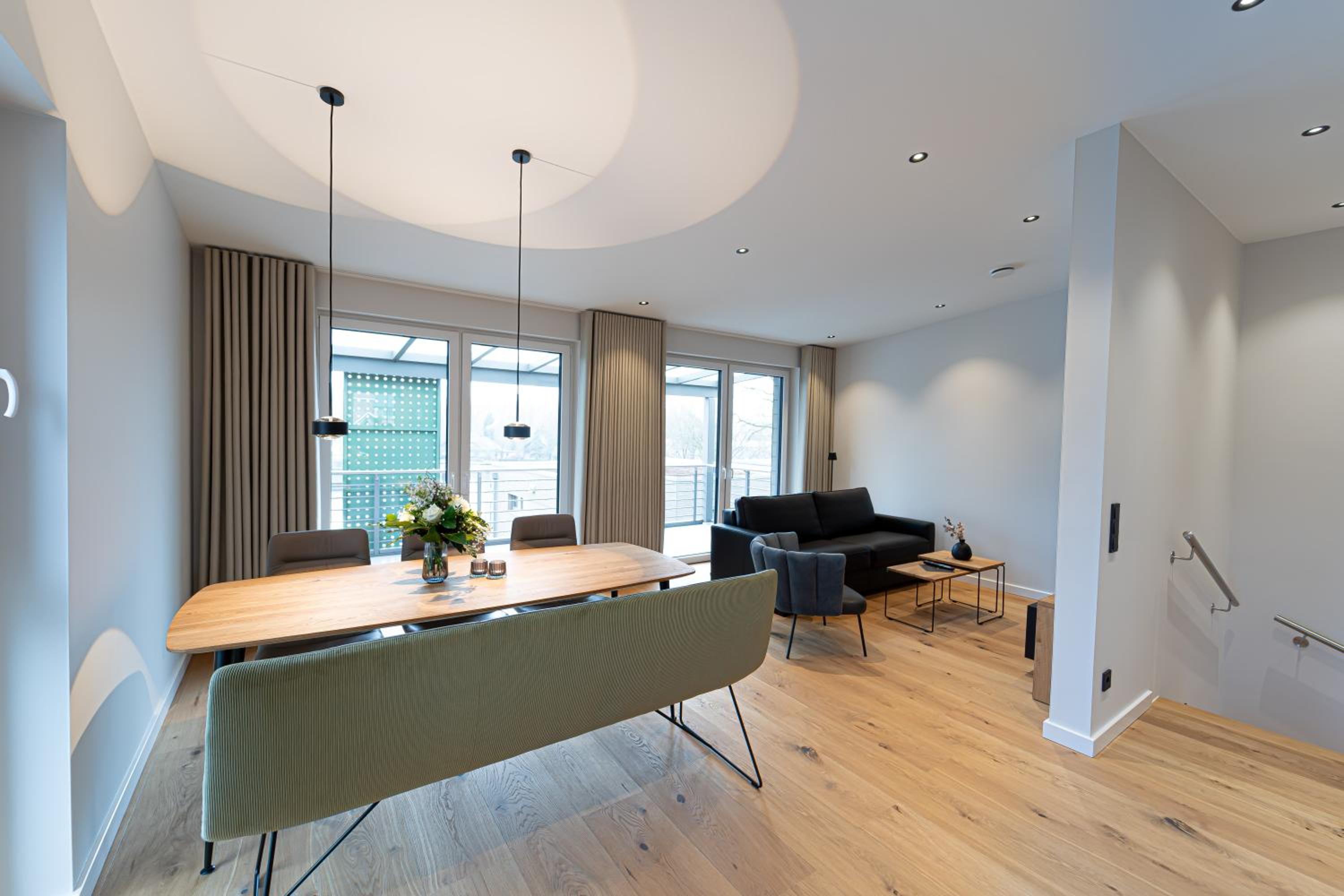 Apartment - Split Level - Photo 2