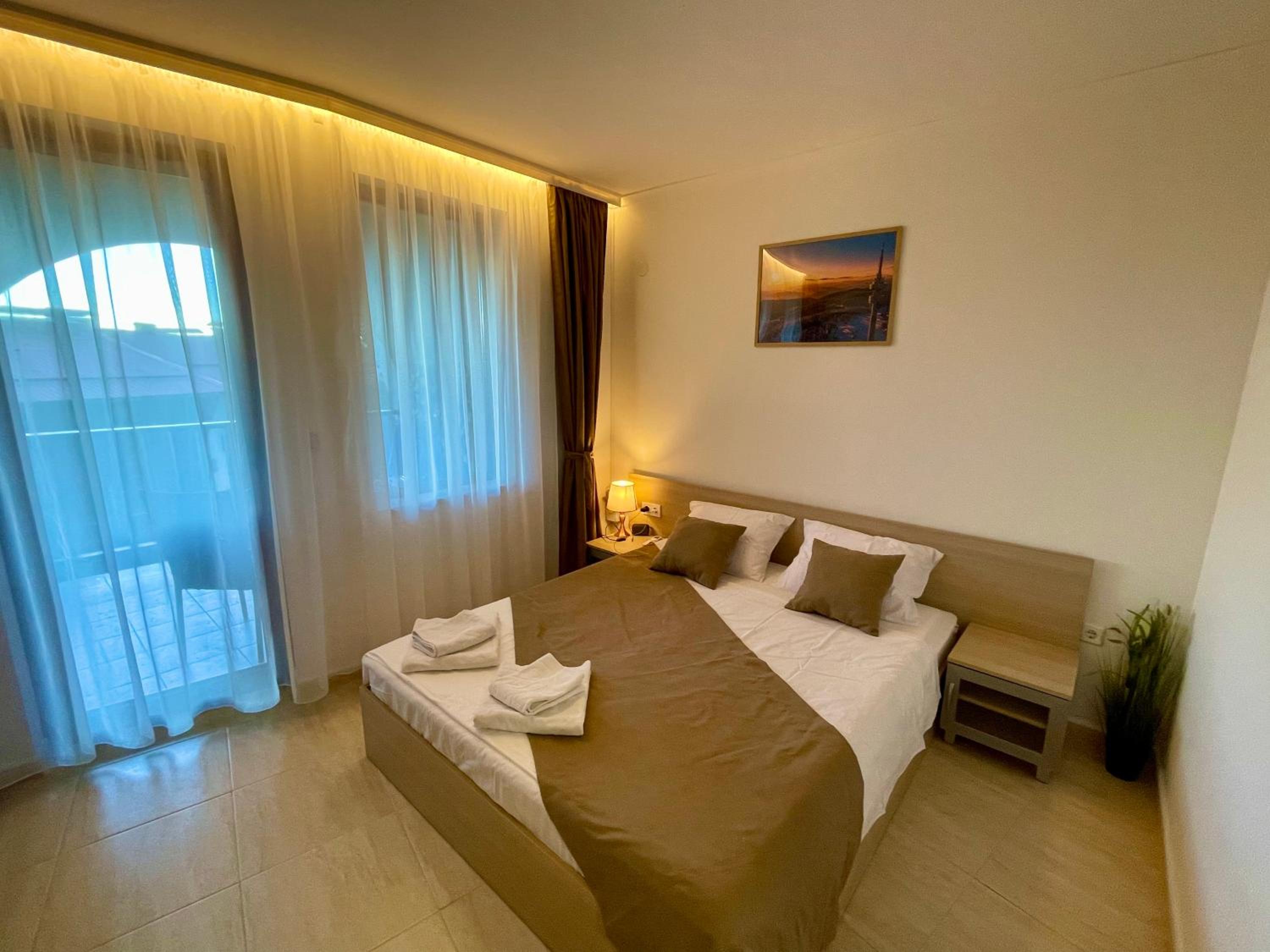 One-Bedroom Apartment with Balcony photo 1