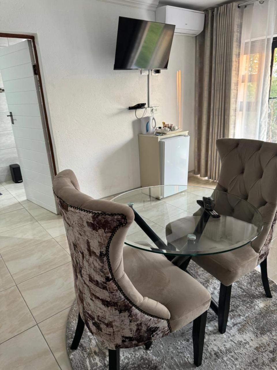 King Suite - Photo 2