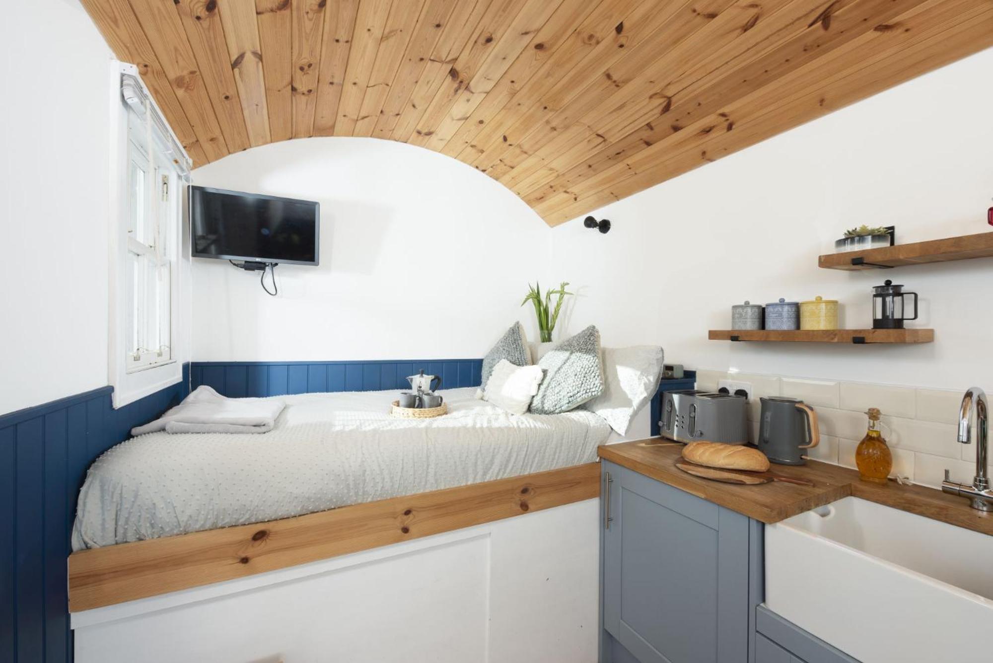 One-Bedroom House photo 1