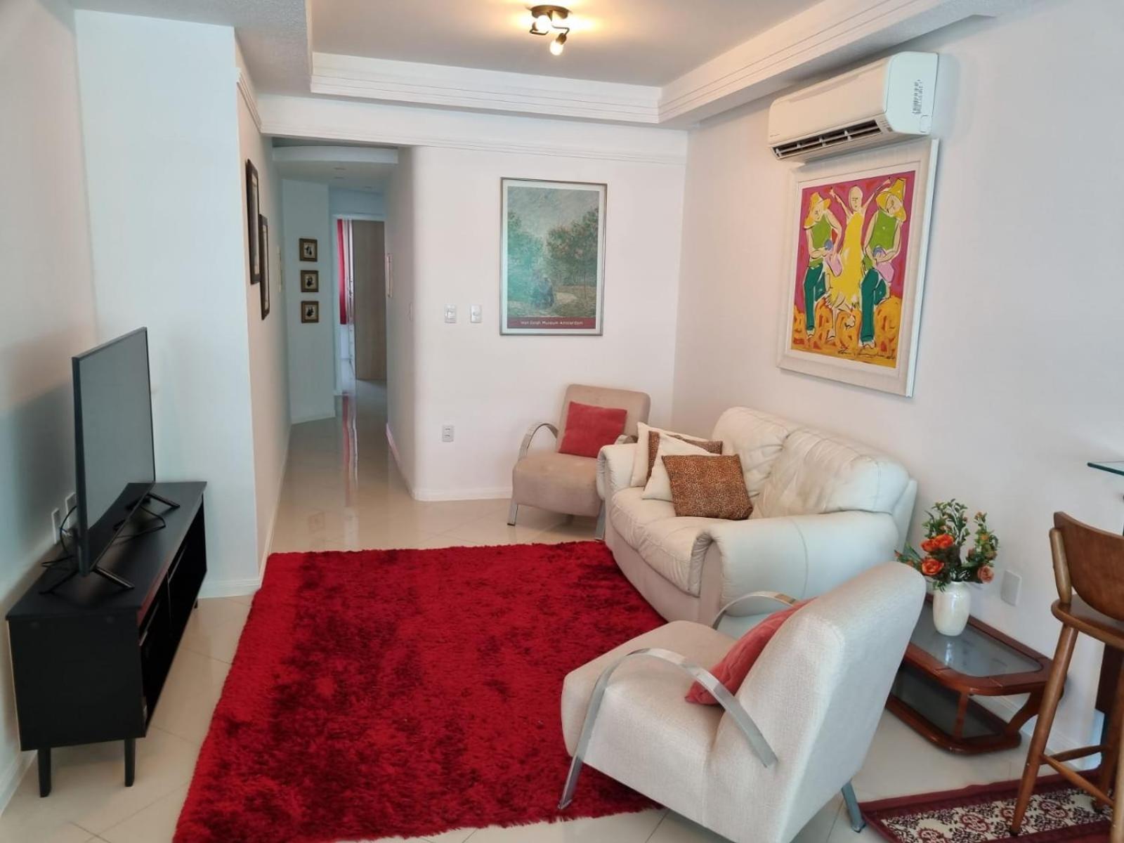 Three-Bedroom Apartment with Balcony photo 1