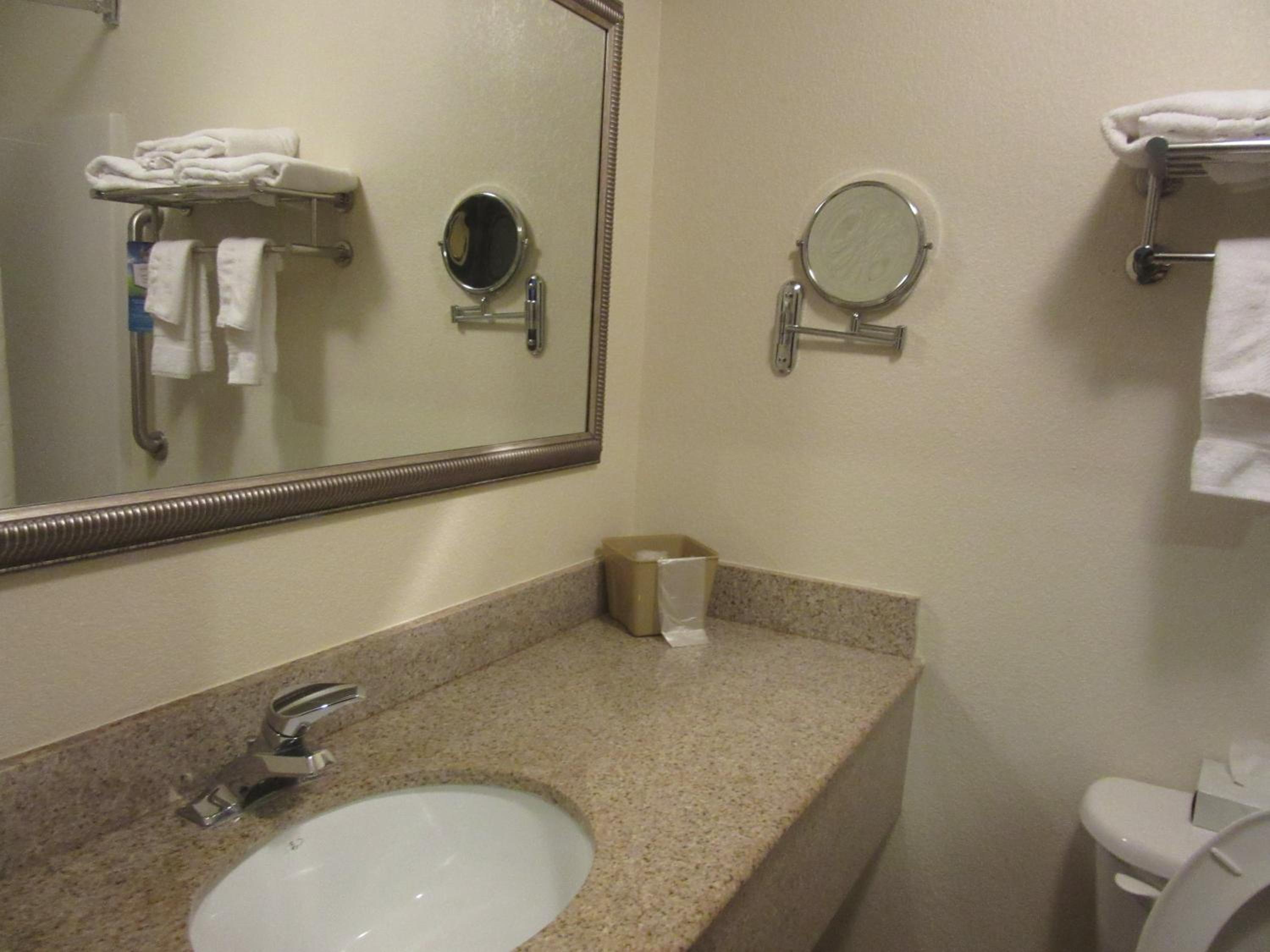 King Room - Non-Smoking - Photo 7