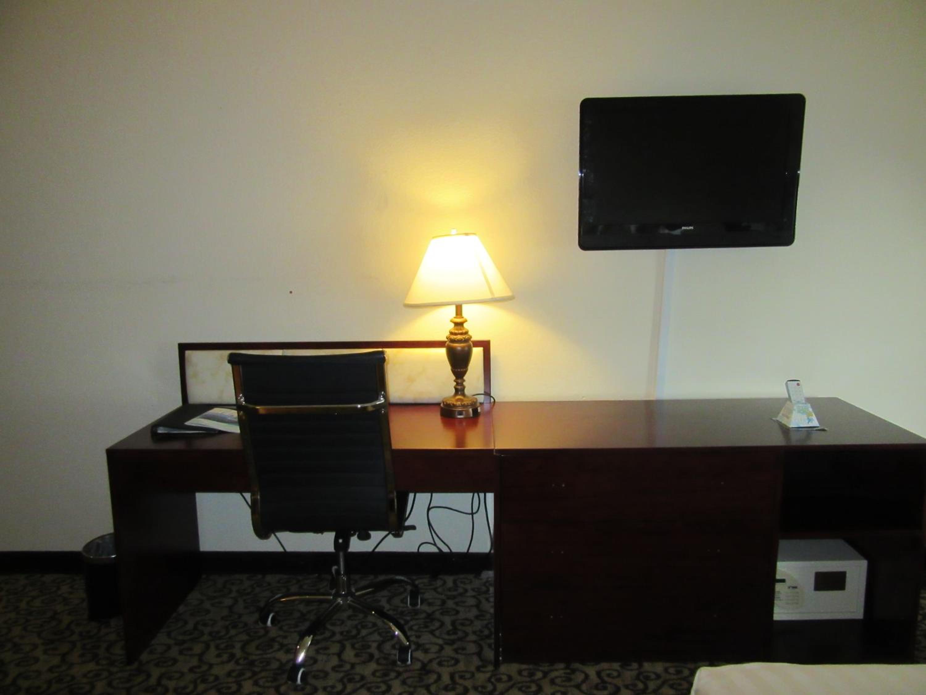 King Room - Non-Smoking - Photo 3