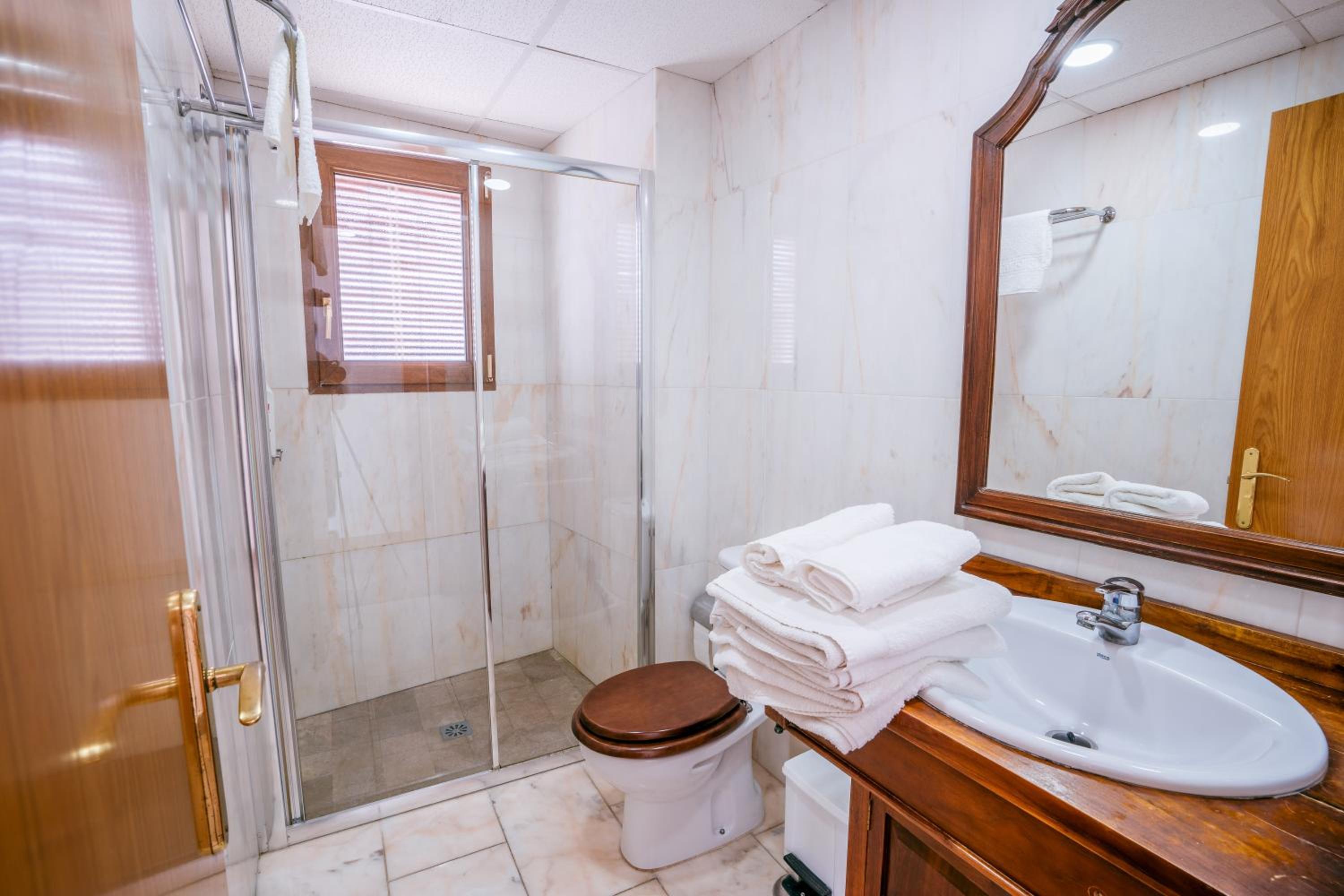 One-Bedroom Apartment (2 Adults + 2 Children) - Photo 3